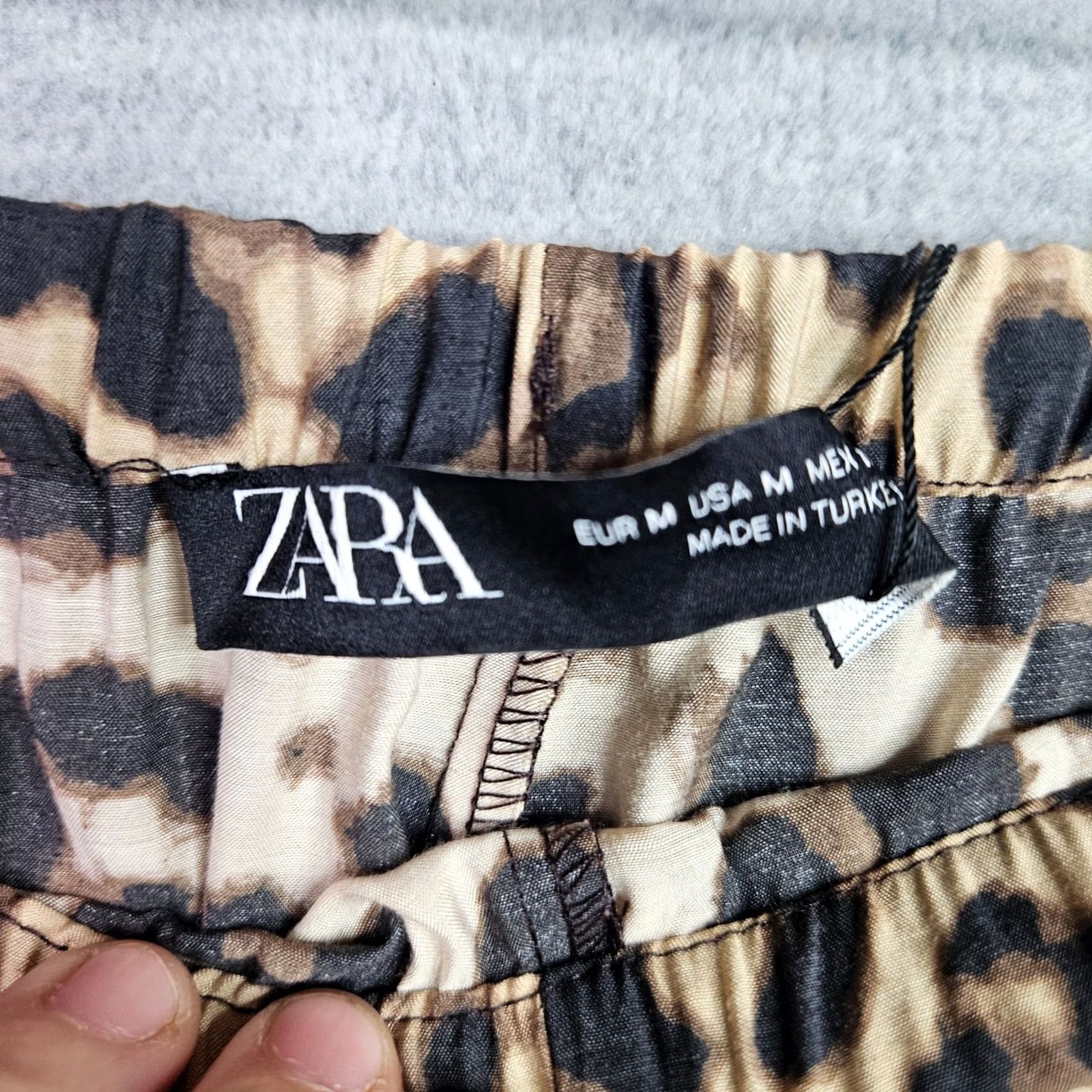 Zara ZARA Women’s Leopard Printed Pull On Light weight Pants M NEW Casual Pants Multicolor Animal Print Fashion Trousers Womens Summer Spring Fall Winter Size 32" / US 10 / IT 46 - 6 Thumbnail