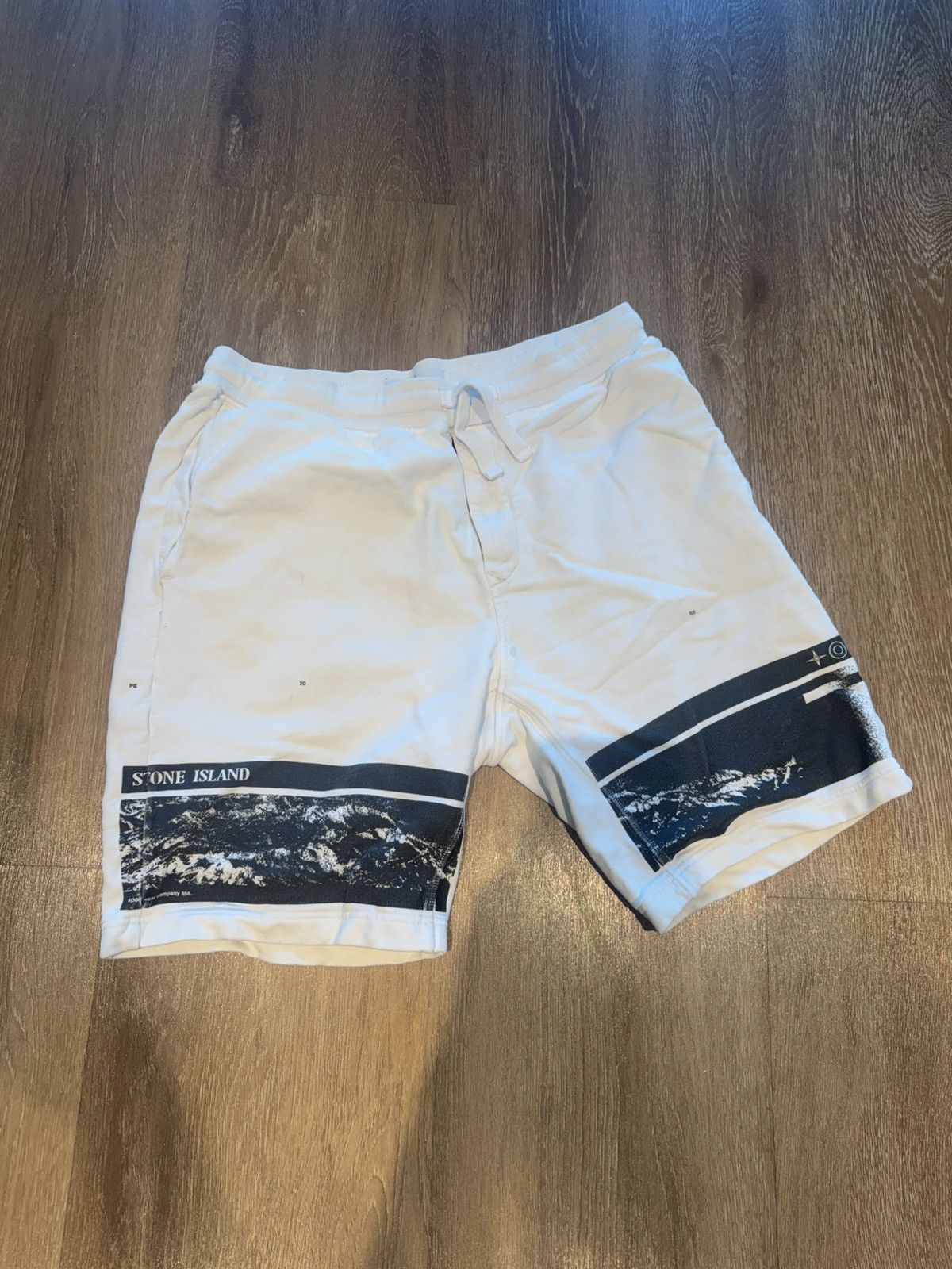 Stone Island Stone Island Cream Sweat Shorts Size US 33 - 1 Thumbnail