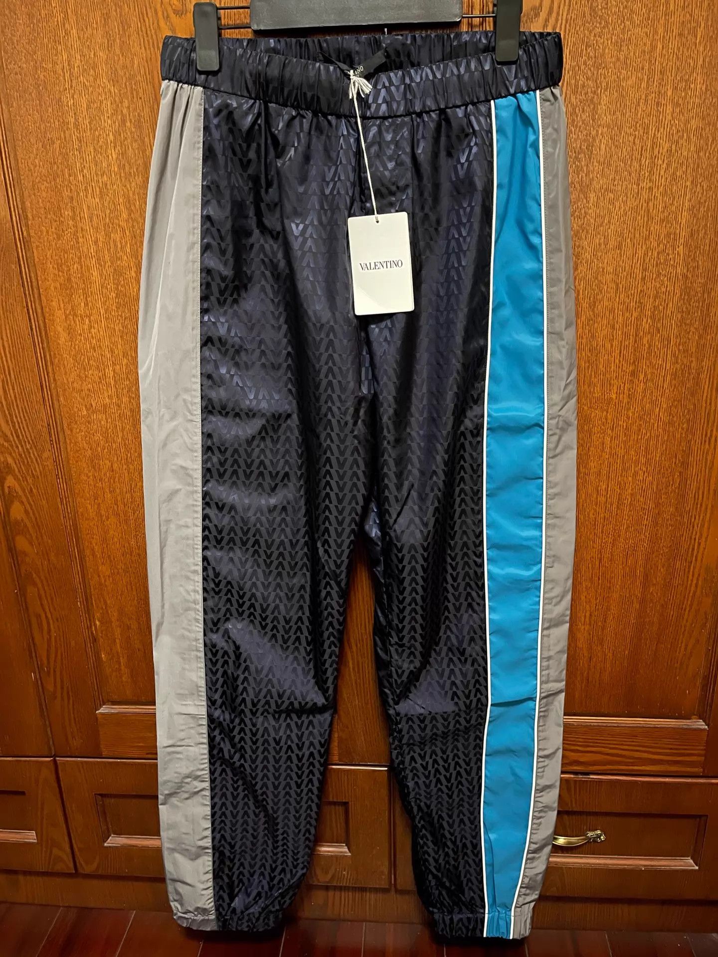 Valentino Valentino Color Blocked V Logo Nylon Track Pants 48 Size US 32 / EU 48 - 2 Thumbnail
