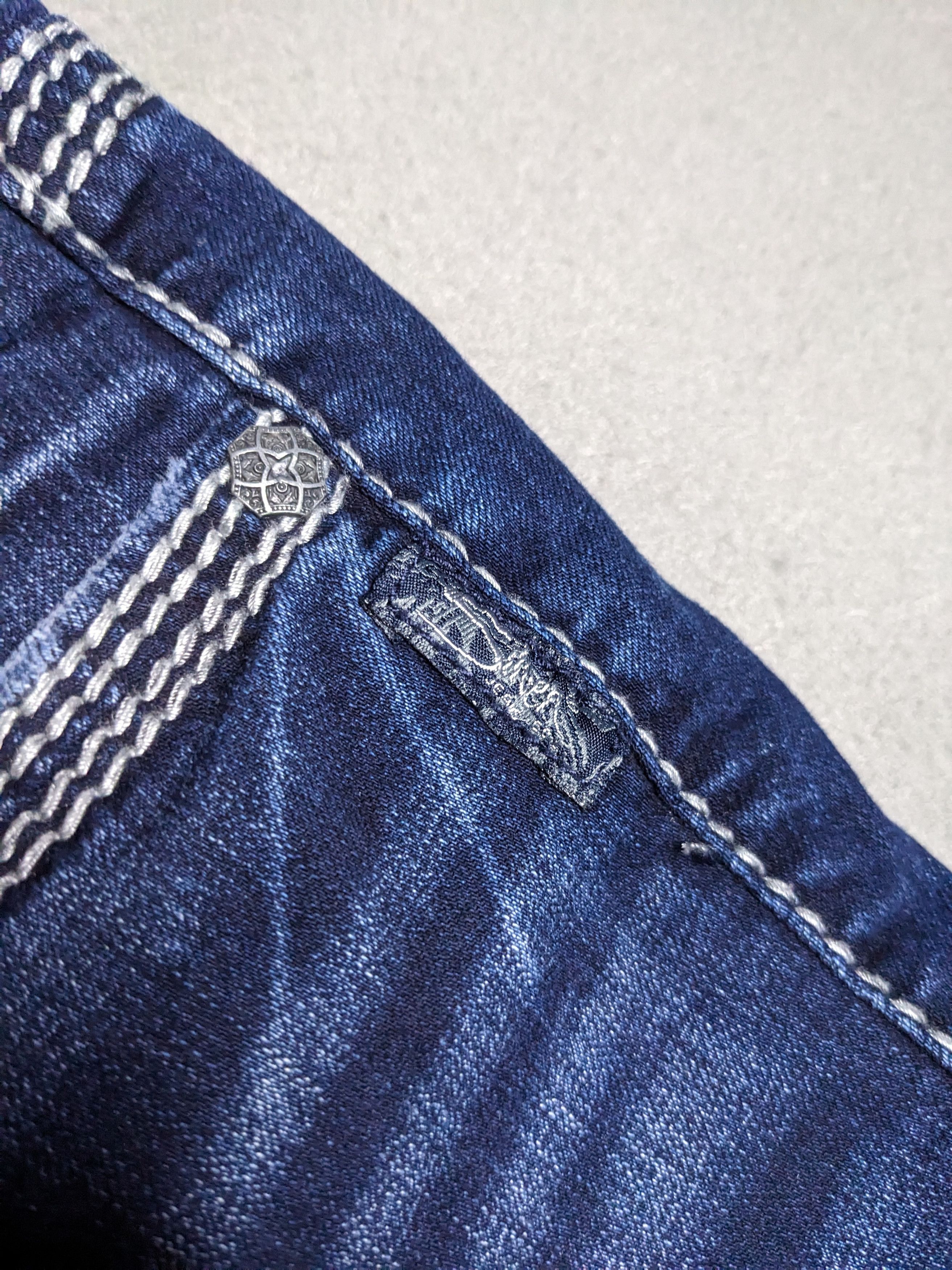 Silver Jeans Co. Silver Jeans Suki Mid Capri 33x24 Y2K Denim Western Dark Size 33" - 7 Thumbnail