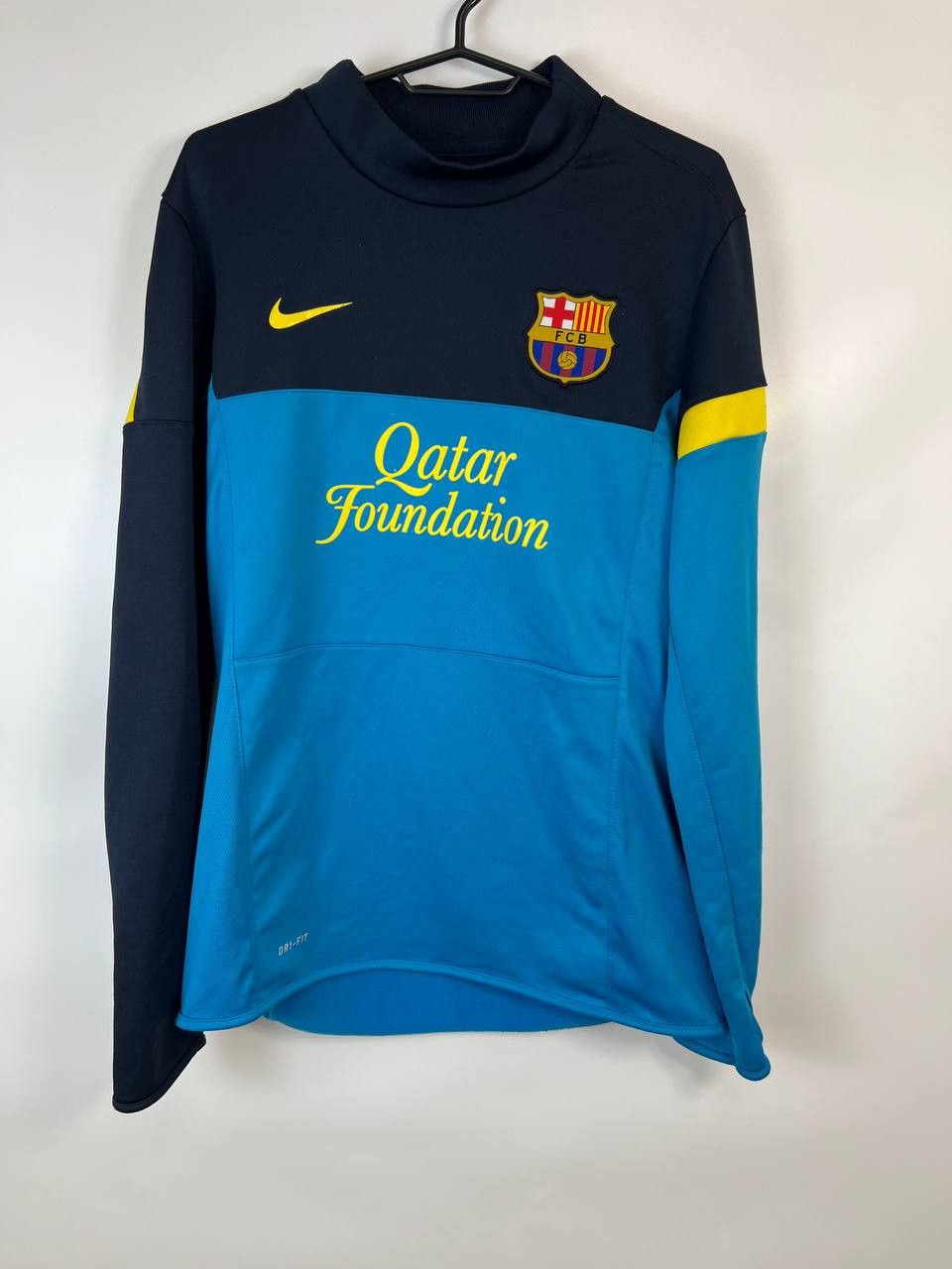Nike FC BARCELONA 2012 2013 TRAINING TOP QATAR FOUNDATION NIKE Size US M / EU 48-50 / 2 - 1 Thumbnail