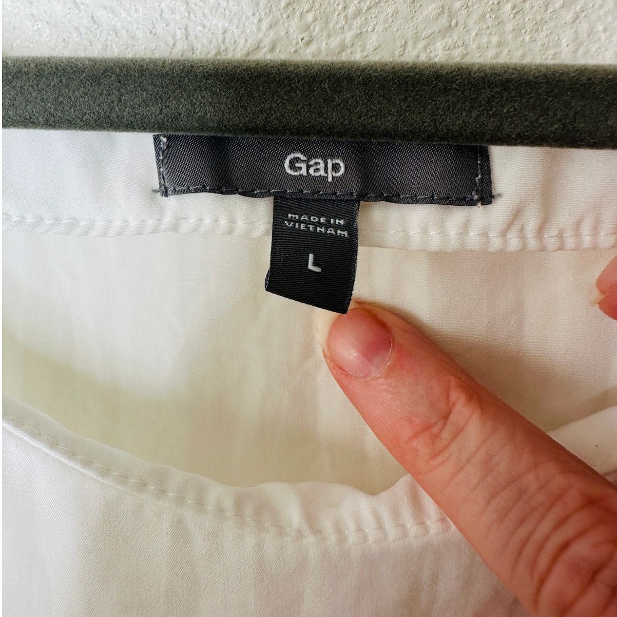 Gap Gap Off White Pleated Shoulder Cap Sleeve Round Neck Blouse Size L / US 10 / IT 46 - 6 Thumbnail