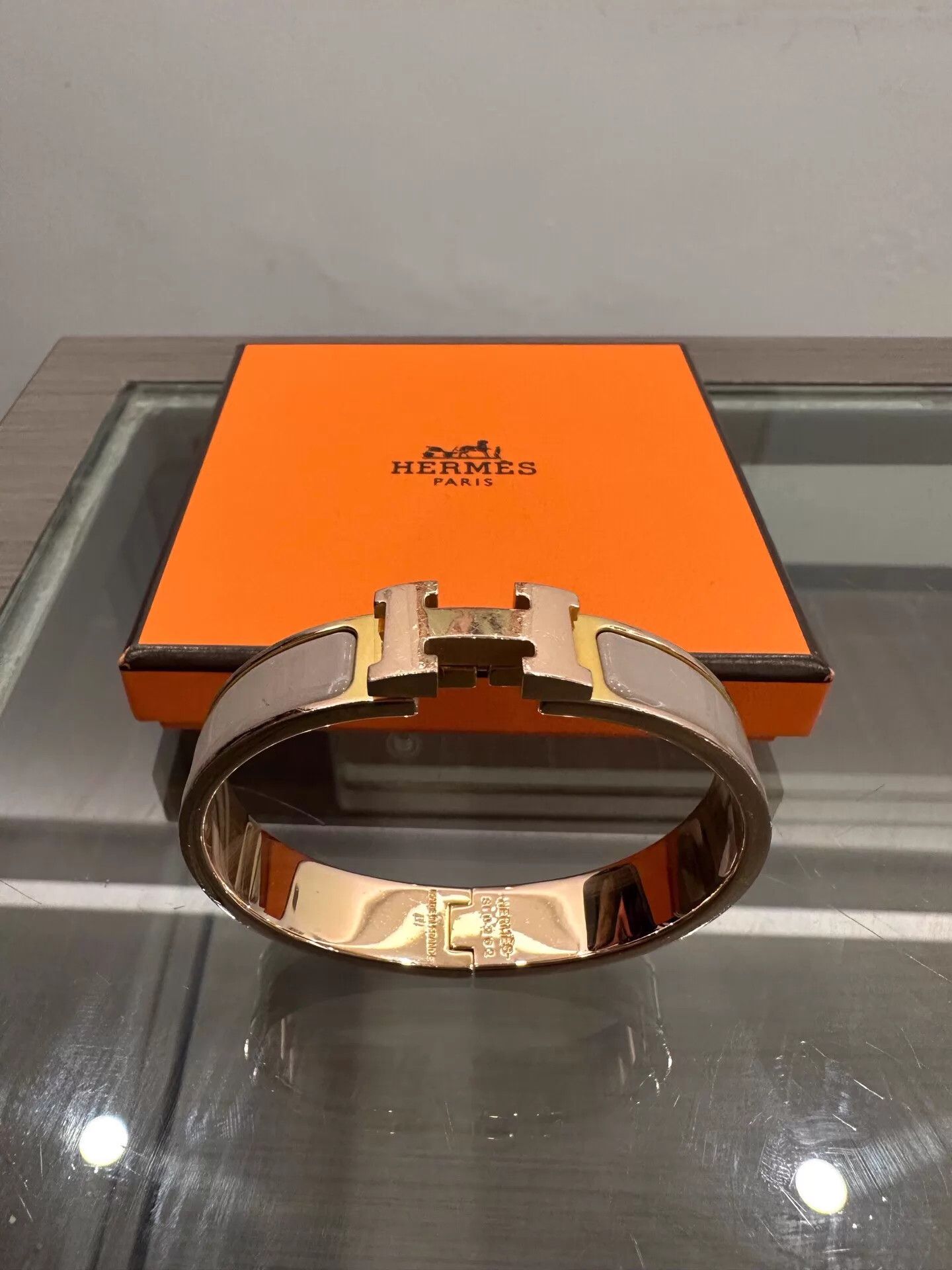 Hermes Hermes Clic H Light Beige Enamel H Gold Bangle PM Size ONE SIZE - 1 Thumbnail