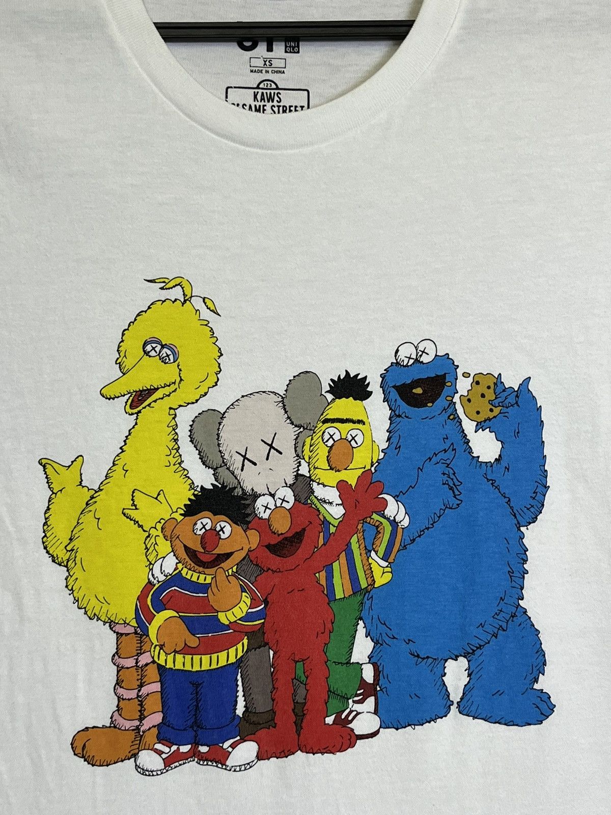Kaws × Uniqlo GRAIL🔥UNIQLO x KAWS x SESAME STREET COLLABORATION T SHIRT Size US XS / EU 42 / 0 - 4 Thumbnail