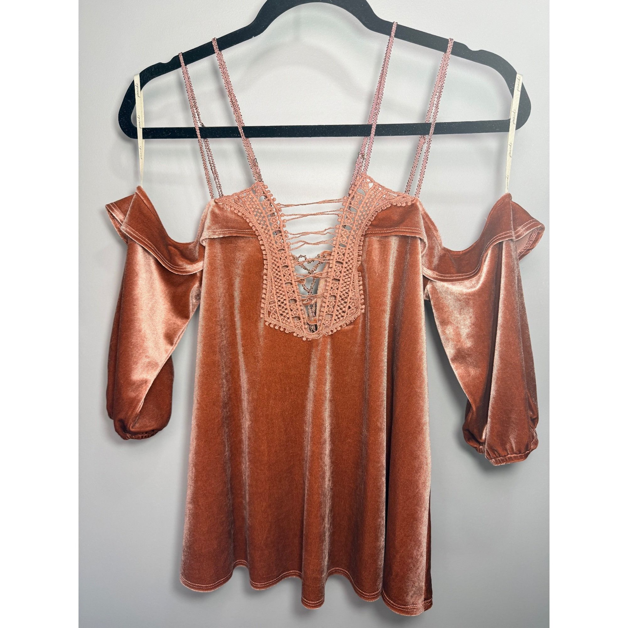 Other Gimmicks by BKE Velvet Cold Shoulder Lace-Up Blouse S Boho Size S / US 4 / IT 40 - 1 Thumbnail