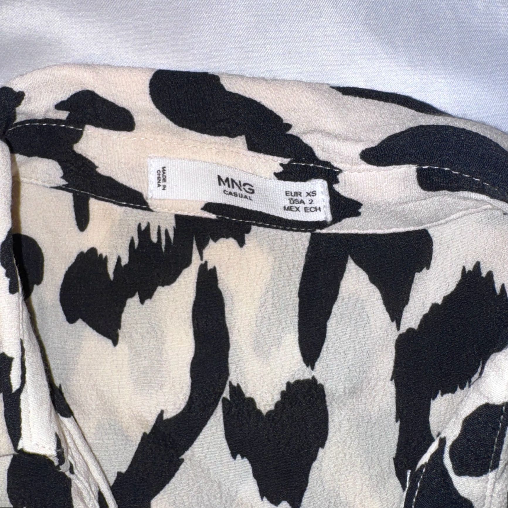 Polo Ralph Lauren Polo Ralph Lauren Blouse Shirt Women's Leopard Print Button Up Top Cream Ivory Knit Polyester Regular Long Sleeve Collared Size XS / US 0-2 / IT 36-38 - 2 Thumbnail