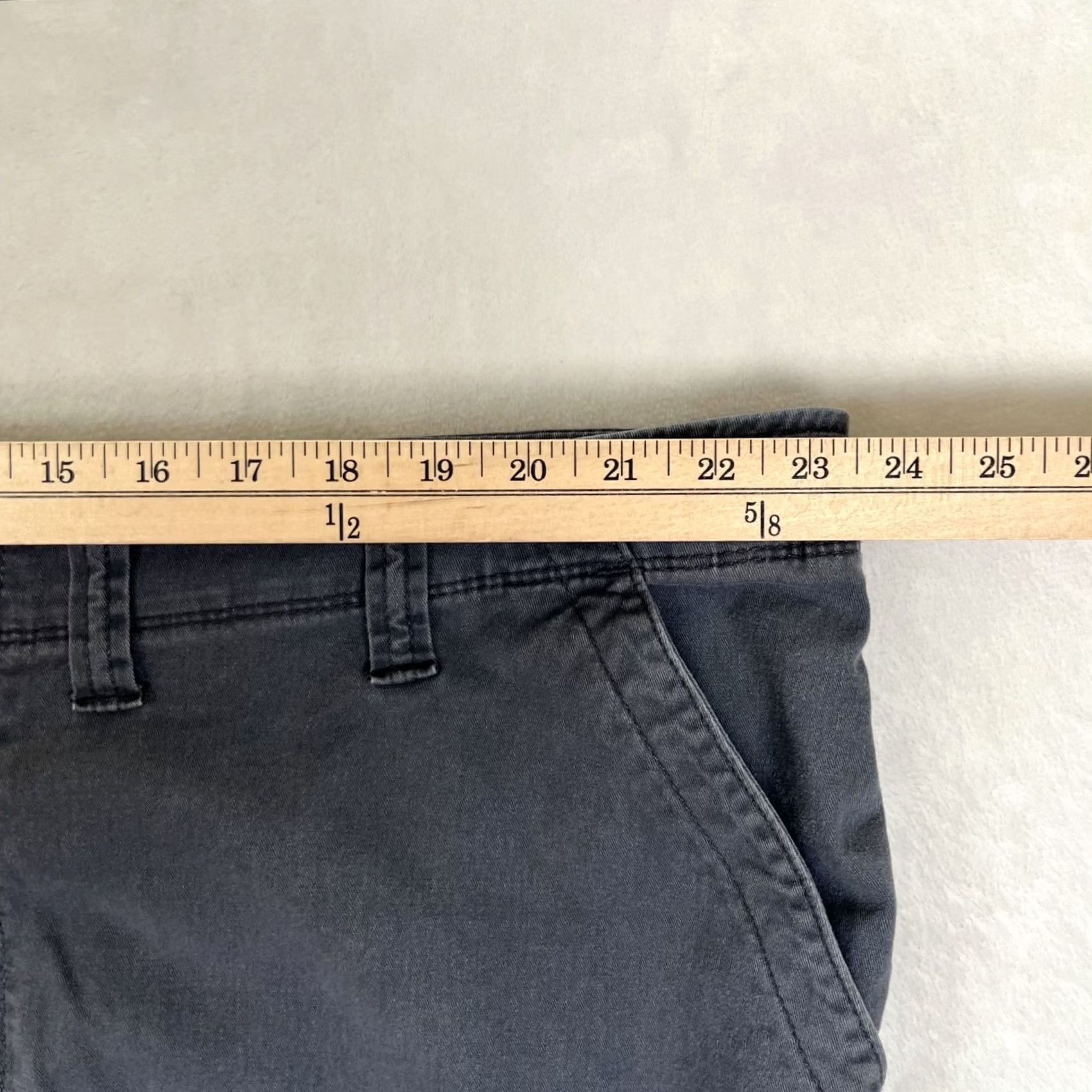 Wrangler VINTAGE Wrangler Mens Cargo Shorts Gray Stretch 46 9 Inseam Utility Y2K READ Size US 30 / EU 46 - 3 Thumbnail