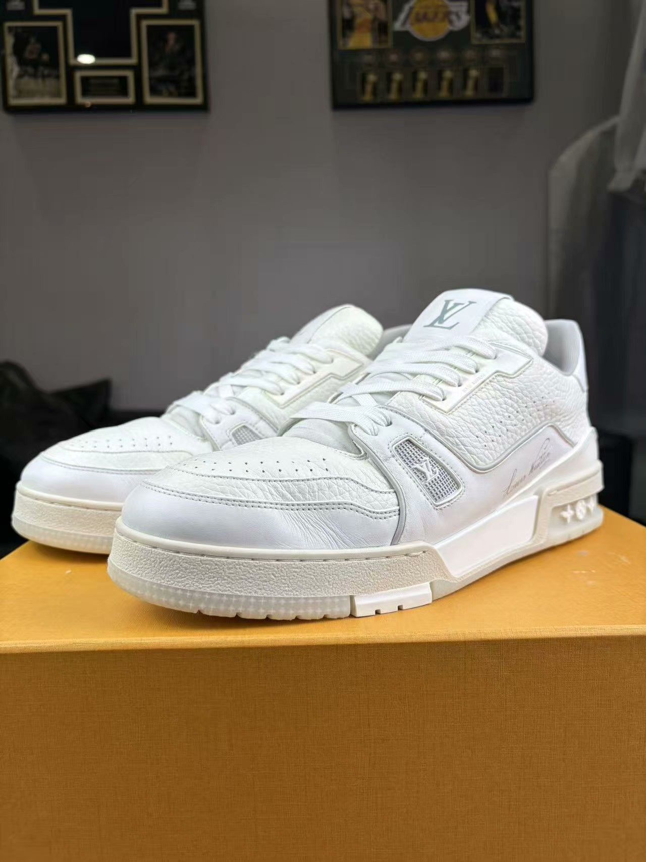 Louis Vuitton Louis Vuitton Training White Lowtop Sneakers 42 Men Size US 9 / EU 42 - 1 Thumbnail