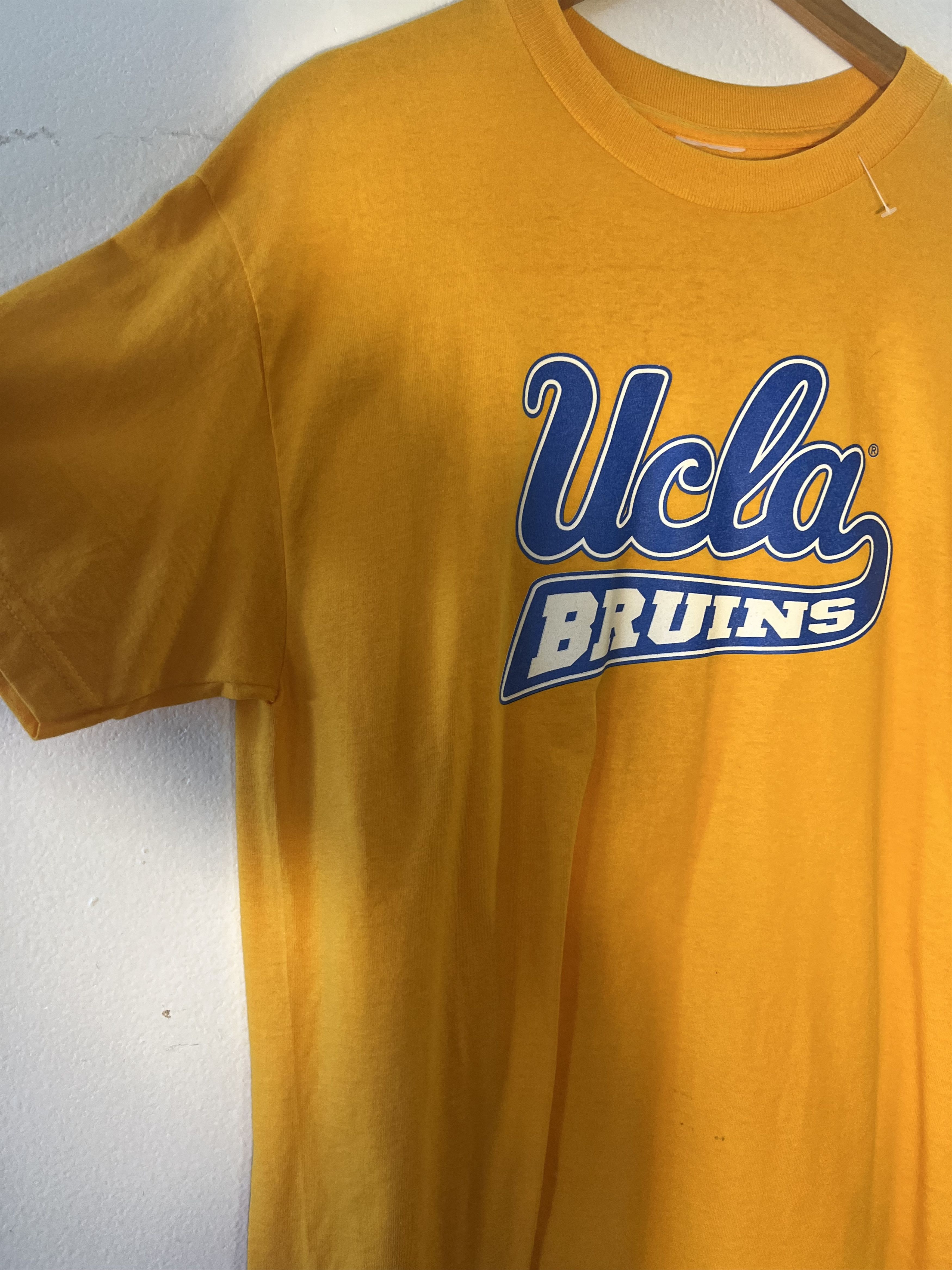 Vintage Vintage UCLA Y2K T Shirt Size US L / EU 52-54 / 3 - 2 Thumbnail