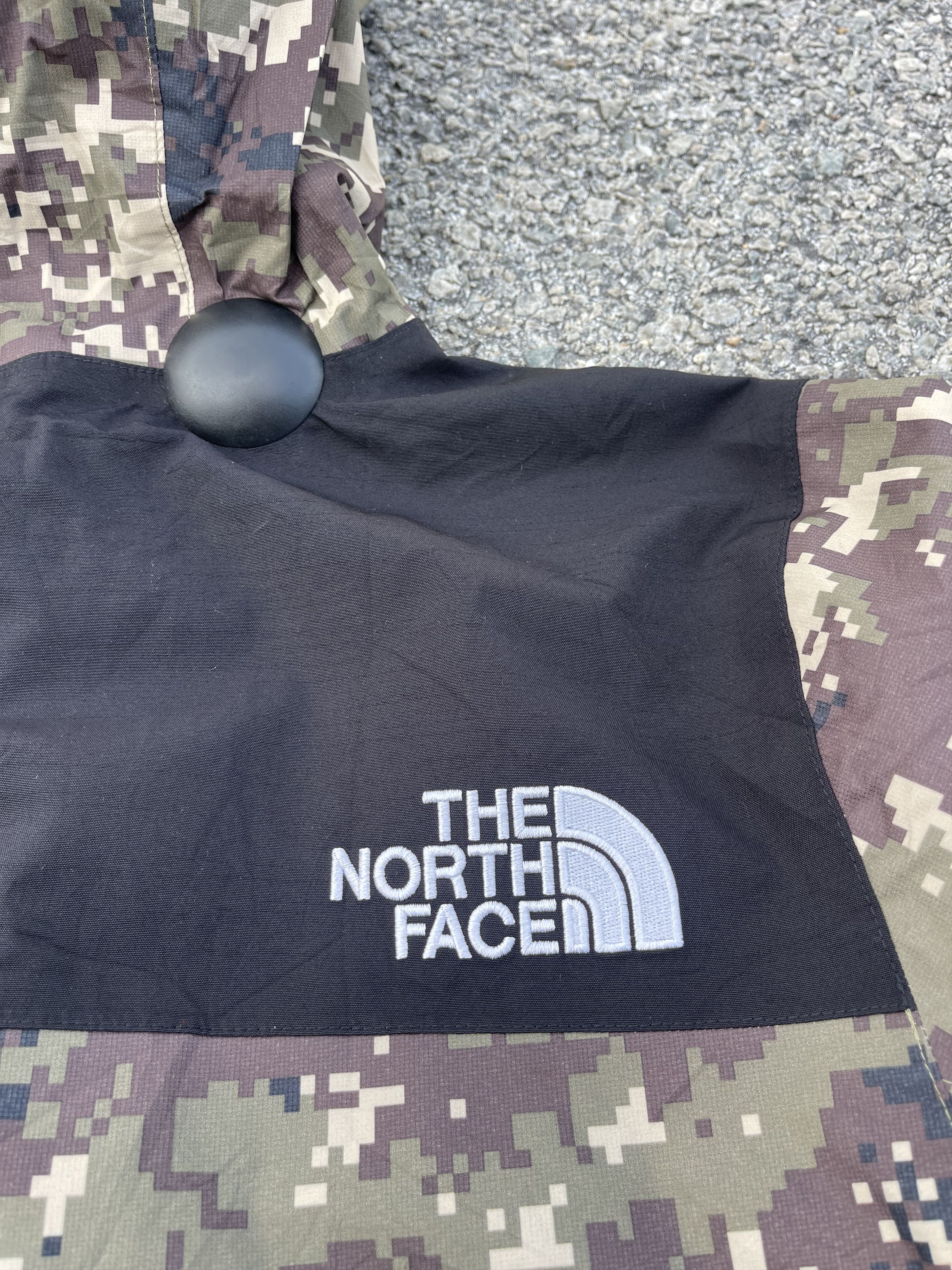 The North Face TNF Digital Camouflage Windbreaker Balaclava Size US S / EU 44-46 / 1 - 18 Thumbnail
