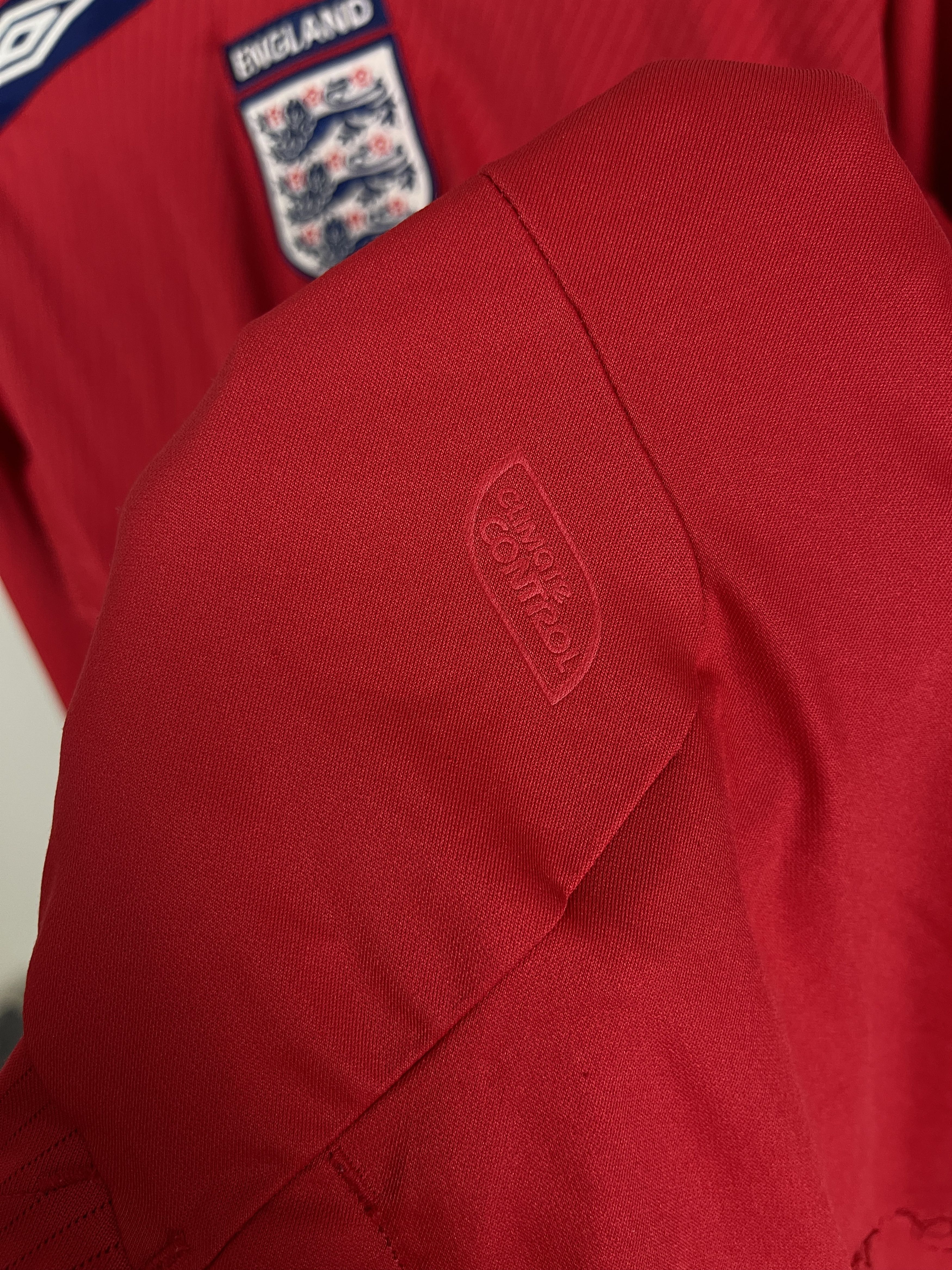 Umbro ENGLAND 2008 Football Umbro Long Sleeve Red Mens Medium M Size US M / EU 48-50 / 2 - 11 Thumbnail