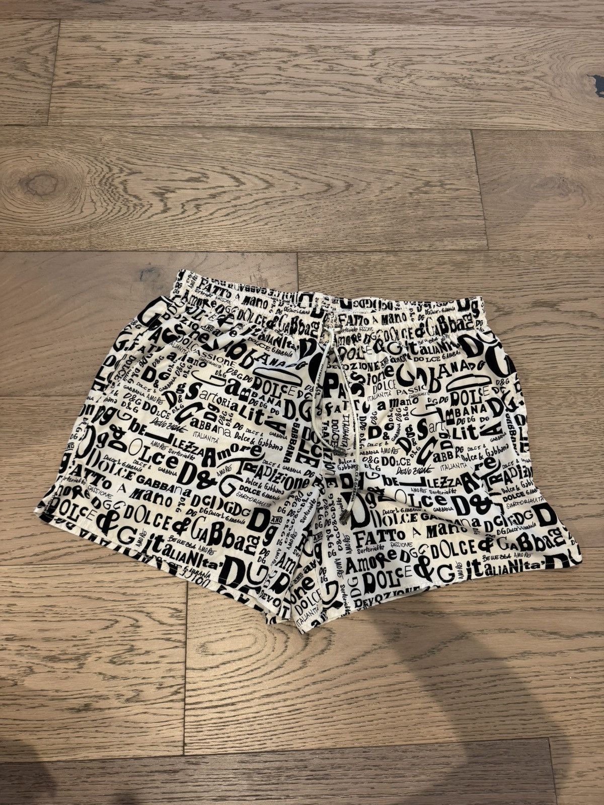 Dolce & Gabbana Dolce & Gabbana Graffiti Logo Shorts – Rare Print Size US 36 / EU 52 - 2 Thumbnail