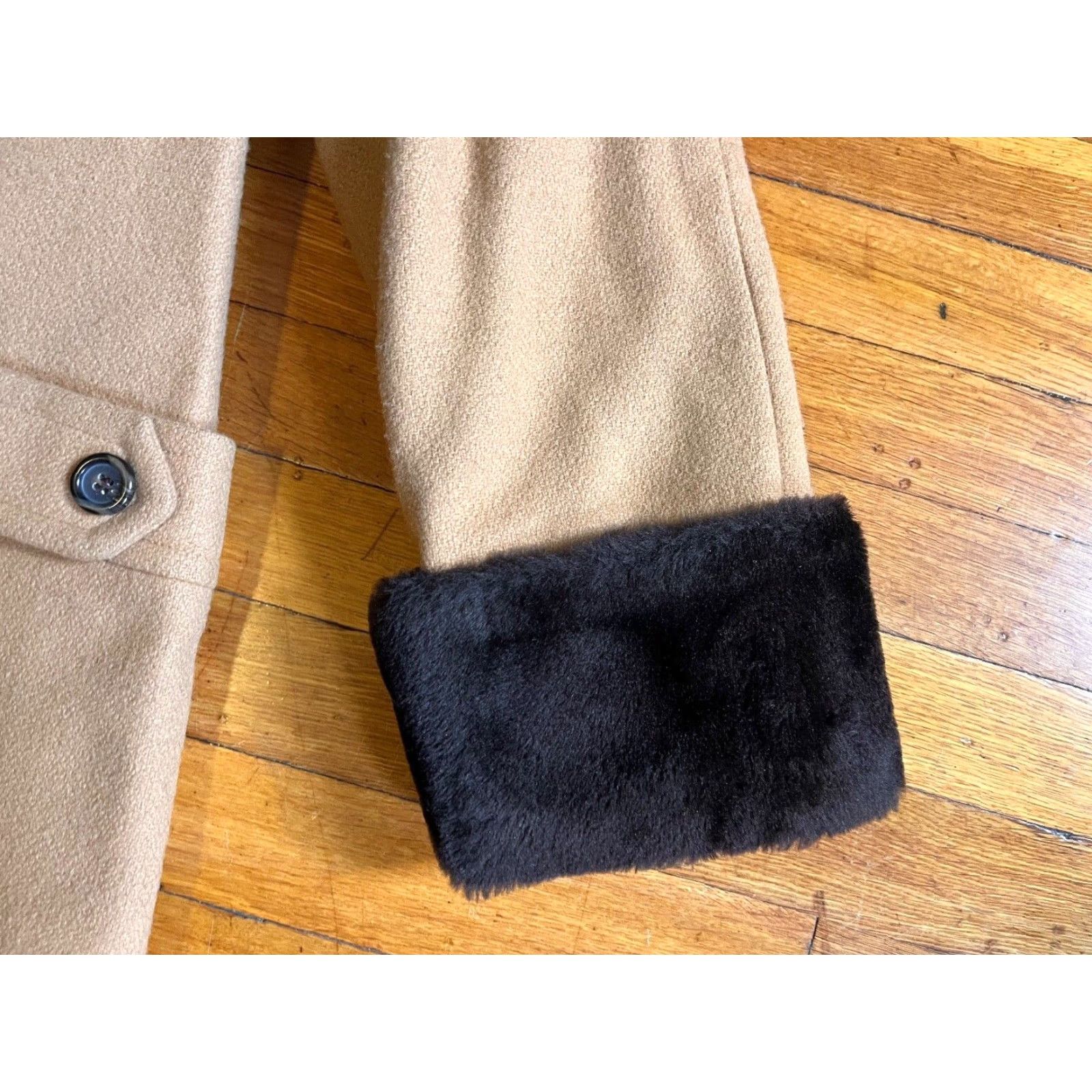 Vintage VINTAGE Boutique Coat Women’s M Beige Faux Fur Collar 60s Overcoat Size M / US 6-8 / IT 42-44 - 4 Thumbnail