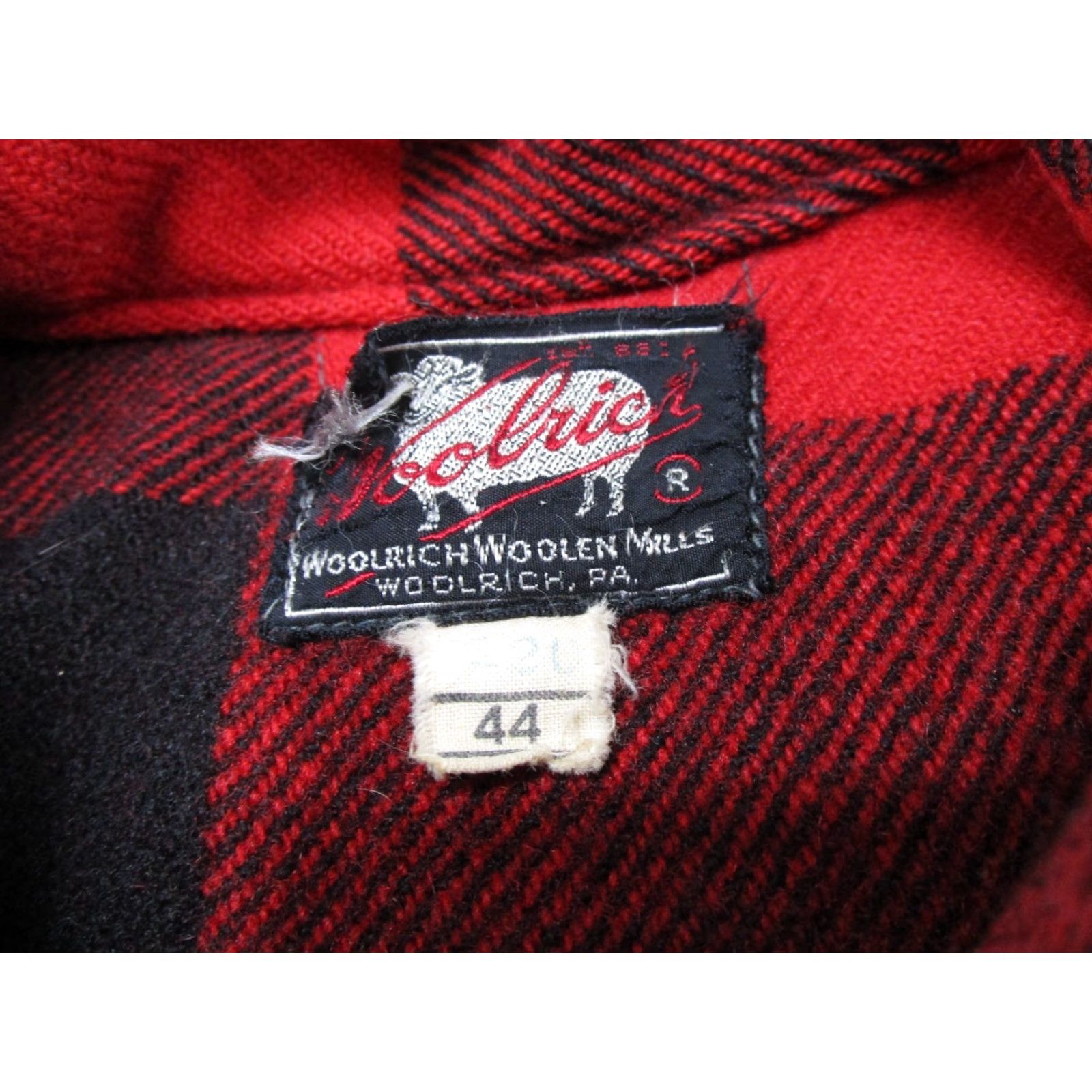 Vintage VINTAGE Woolrich Jacket Overcoat 44 Red Plaid Wool 100% Wool Buffalo Mackinaw Hunting USA Mens Size US S / EU 44-46 / 1 - 2 Thumbnail