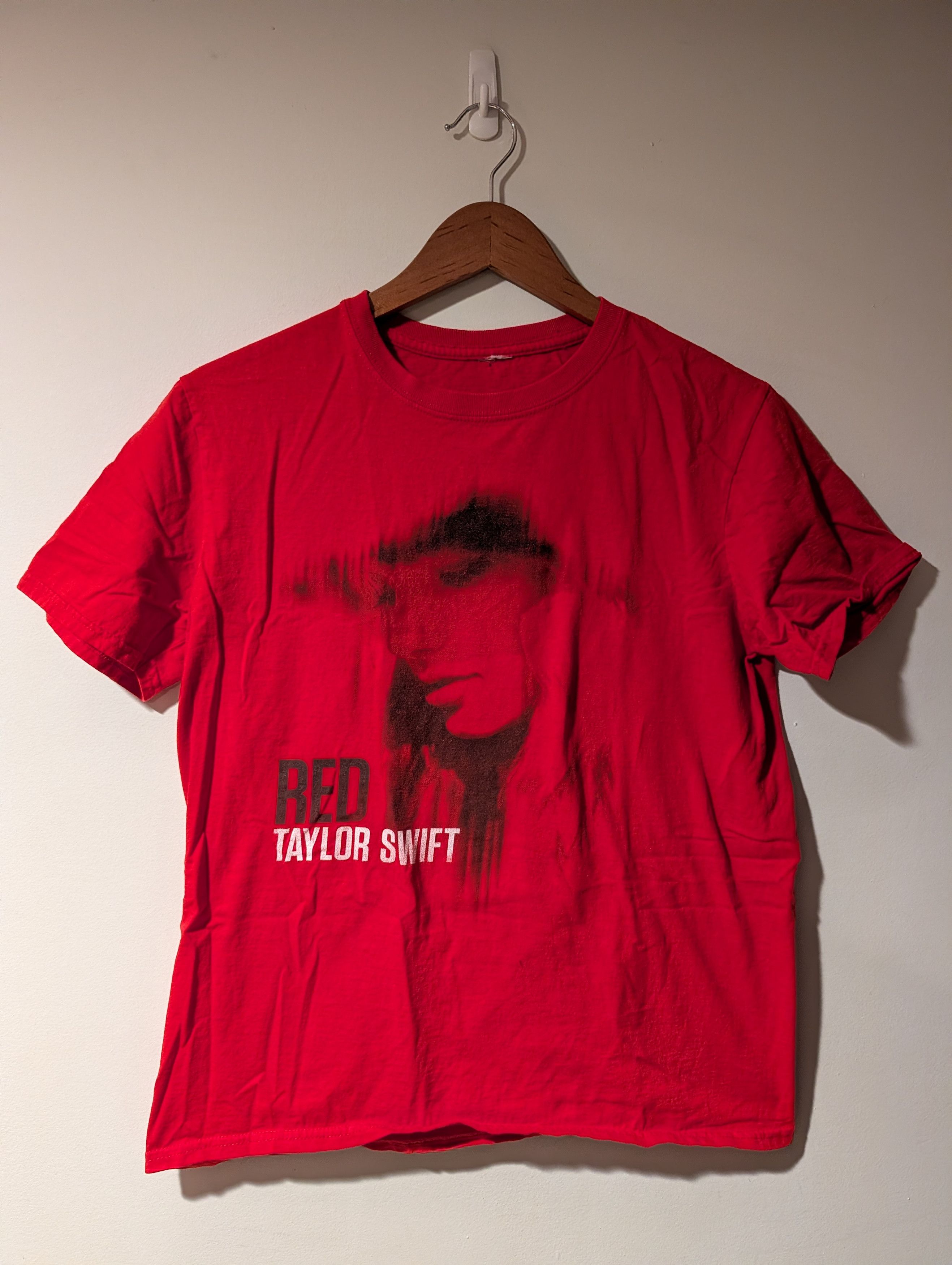 Band Tees Taylor Swift Shirt 2013 Small Red Tour Band Concert T-Shirt Size US S / EU 44-46 / 1 - 1 Thumbnail