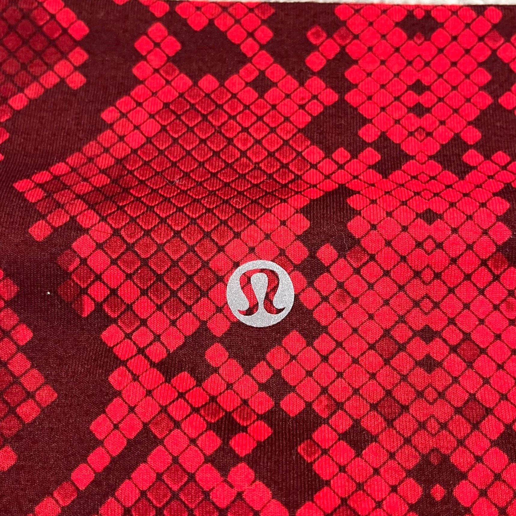 Lululemon LULULEMON Shorts Womens 2/4 Red Black Boogie Roll Down Logo Bike Like 2" Inseam Size 27" / US 4 / IT 40 - 2 Thumbnail