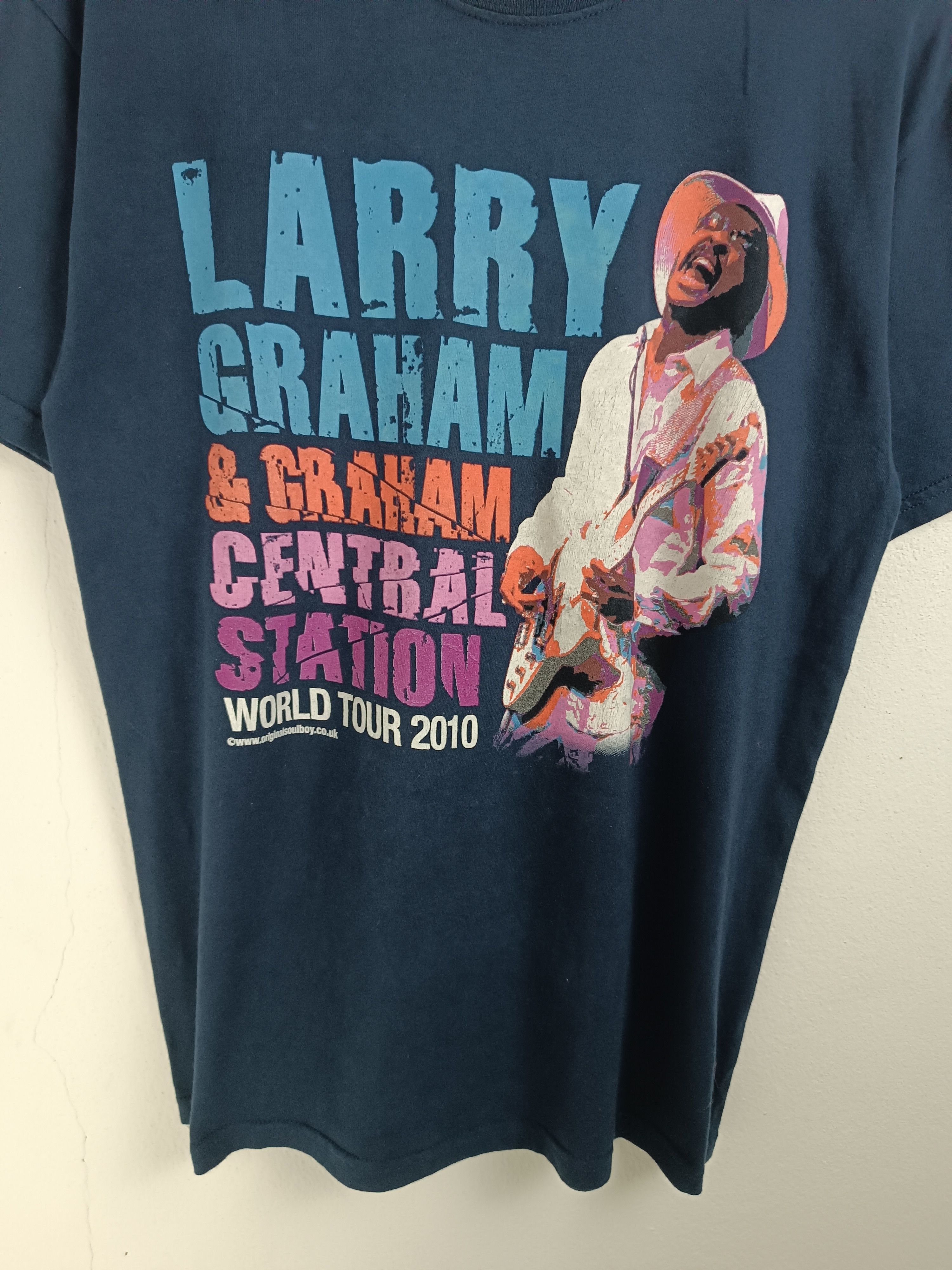 Band Tees VINTAGE 2010 LARRY GRAHAM WORLD TOUR SOUL FUNK aretha prince Size US M / EU 48-50 / 2 - 7 Thumbnail