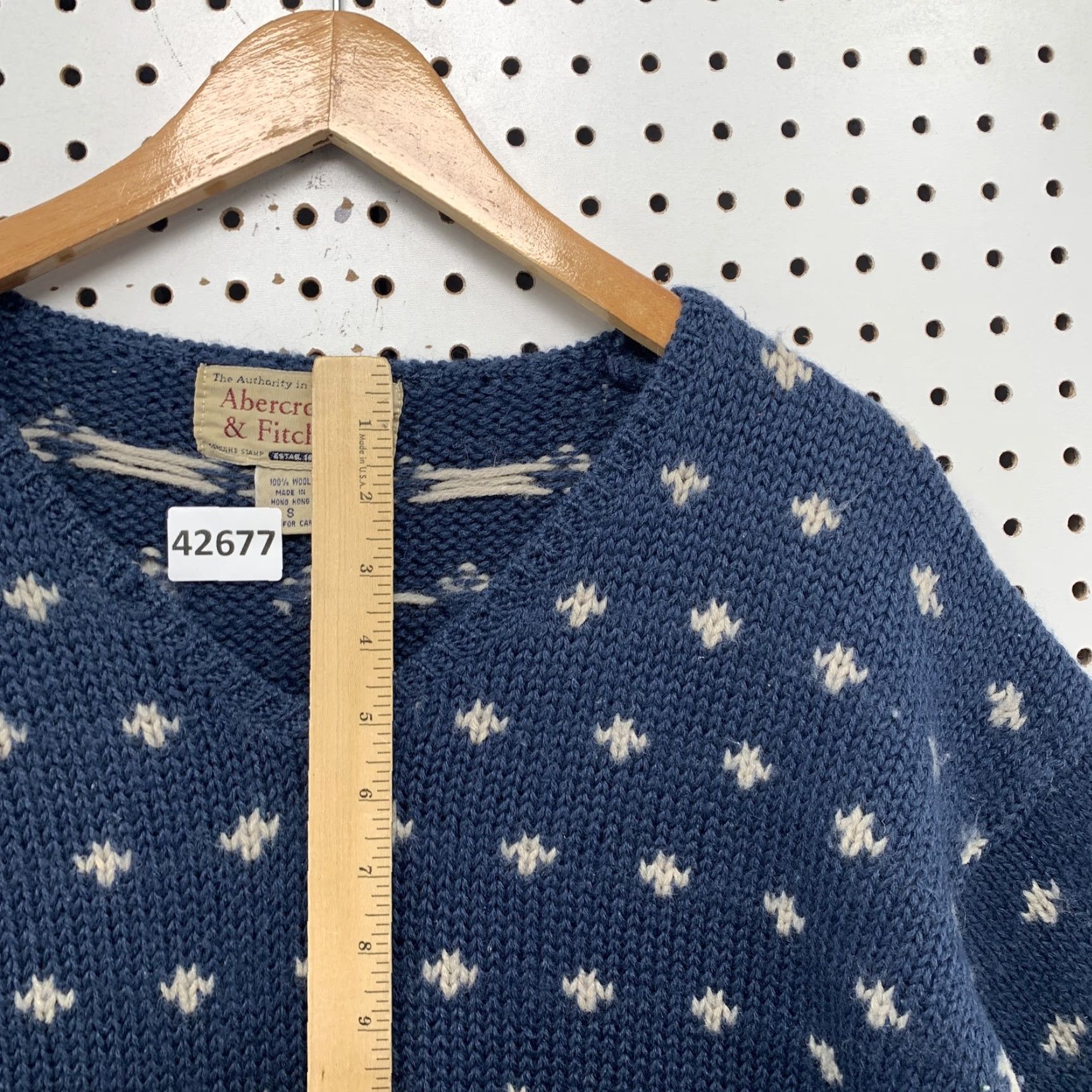 Abercrombie & Fitch VINTAGE 90s Abercrombie & Fitch Wool Sweater Blue Small Graphic Print V-Neck Long Sleeve Casual Womens Size S / US 4 / IT 40 - 5 Thumbnail