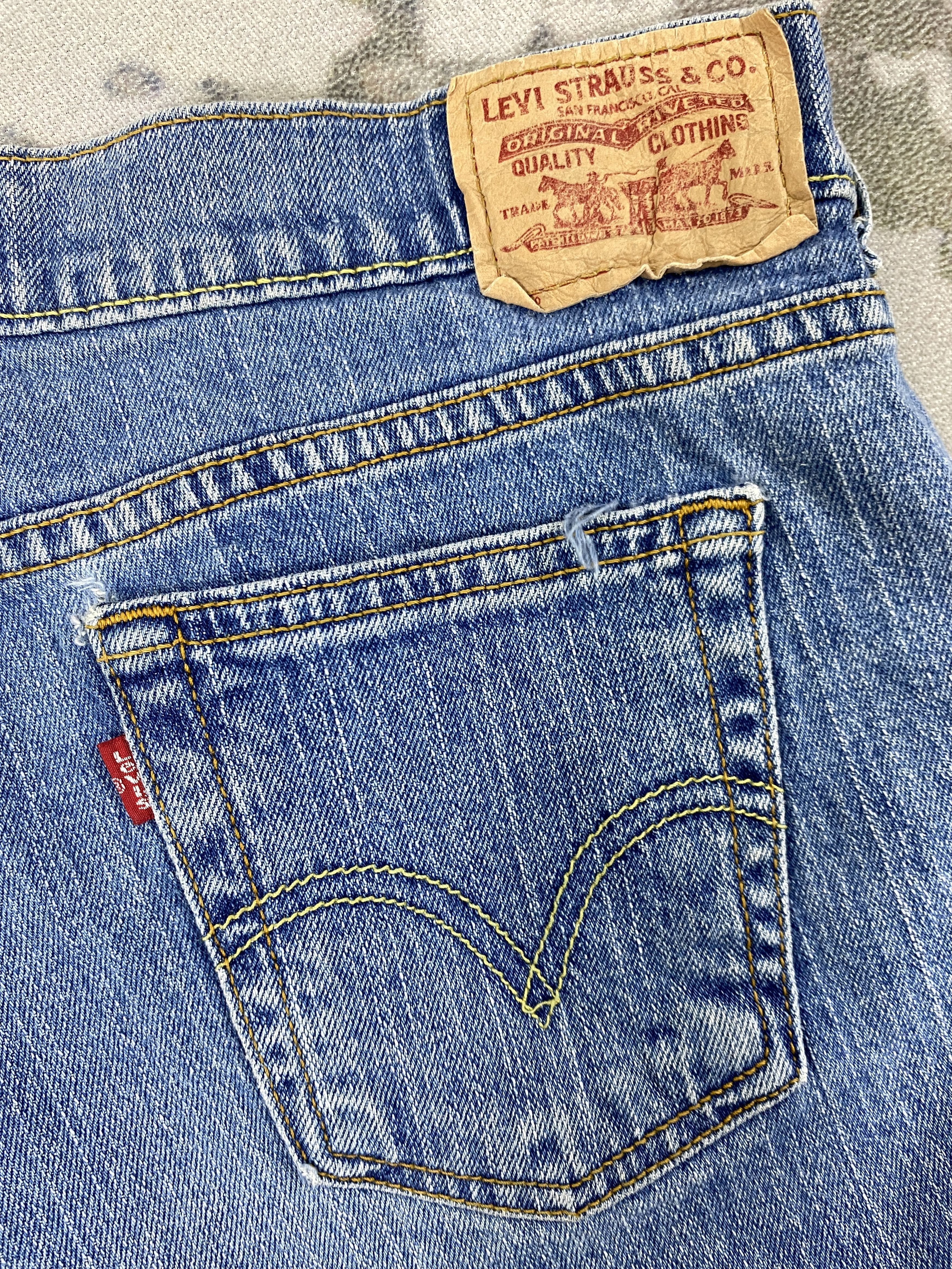 Levi's Vintage Levi's 505 Straight Blue Denim 35 x 31 JN630 Size US 35 - 11 Thumbnail