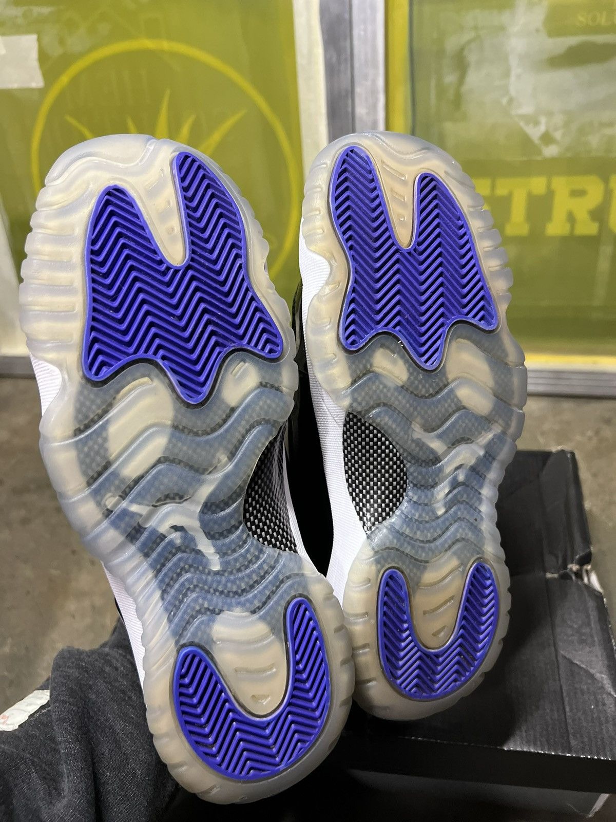 Jordan Brand 2018 Jordan 11 Concord Size 6.5Y Size US 6.5 / IT 36.5 - 3 Thumbnail
