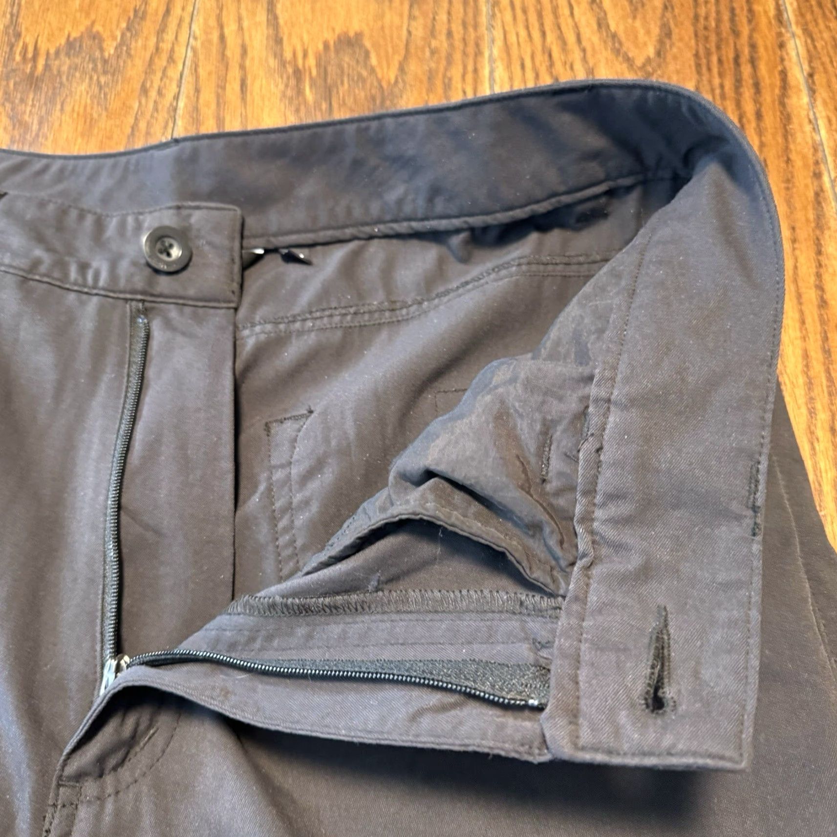 Vintage Rohan Dove Black Sentry Trousers Insect Shield 34S Pants 32x28 Khakis Flat Front 5-Pocket Regular Mens Vintage: No Size US 34 / EU 50 - 6 Thumbnail