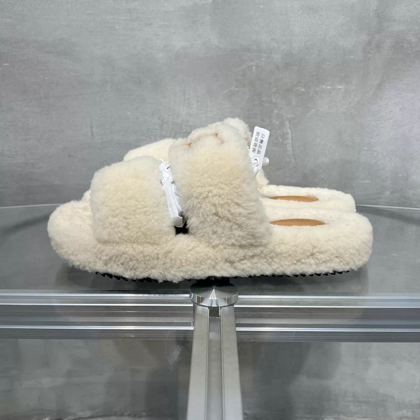 Celine Celine Triomphe Plush Slippers Cream 38 Size US 7.5 / IT 37.5 - 3 Thumbnail
