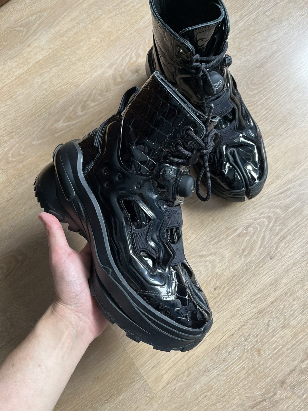 Maison Margiela × Reebok RARE Maison Margiela x Reebok Tabi insta pump Size US 7 / EU 40 - 4 Thumbnail