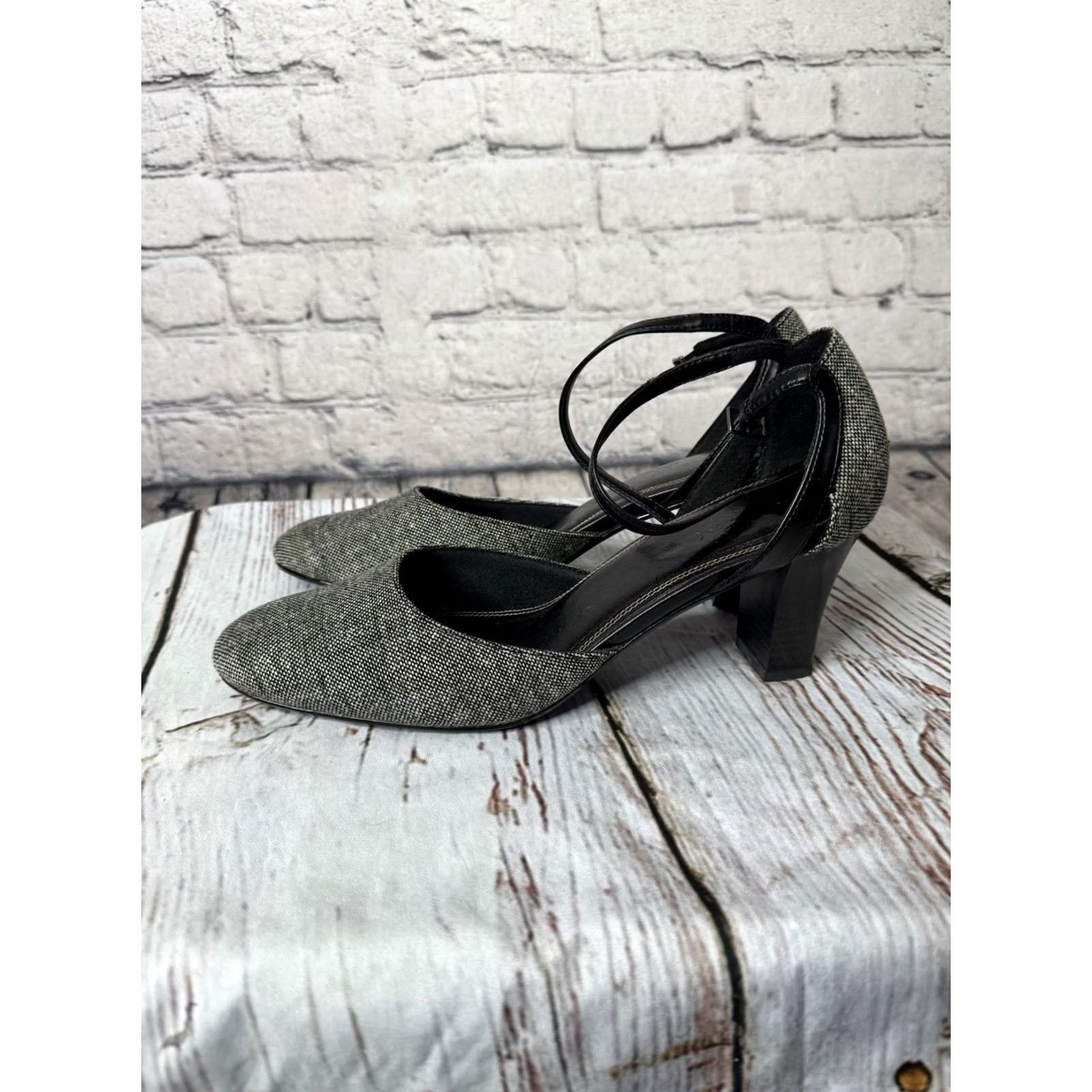 Vintage LifeStride Pepper Low Heels Size 10M Thong Sandal Woman Gray M Comfort Strappy Eureka Preppy Vintage No Size US 10 / IT 40 - 6 Thumbnail
