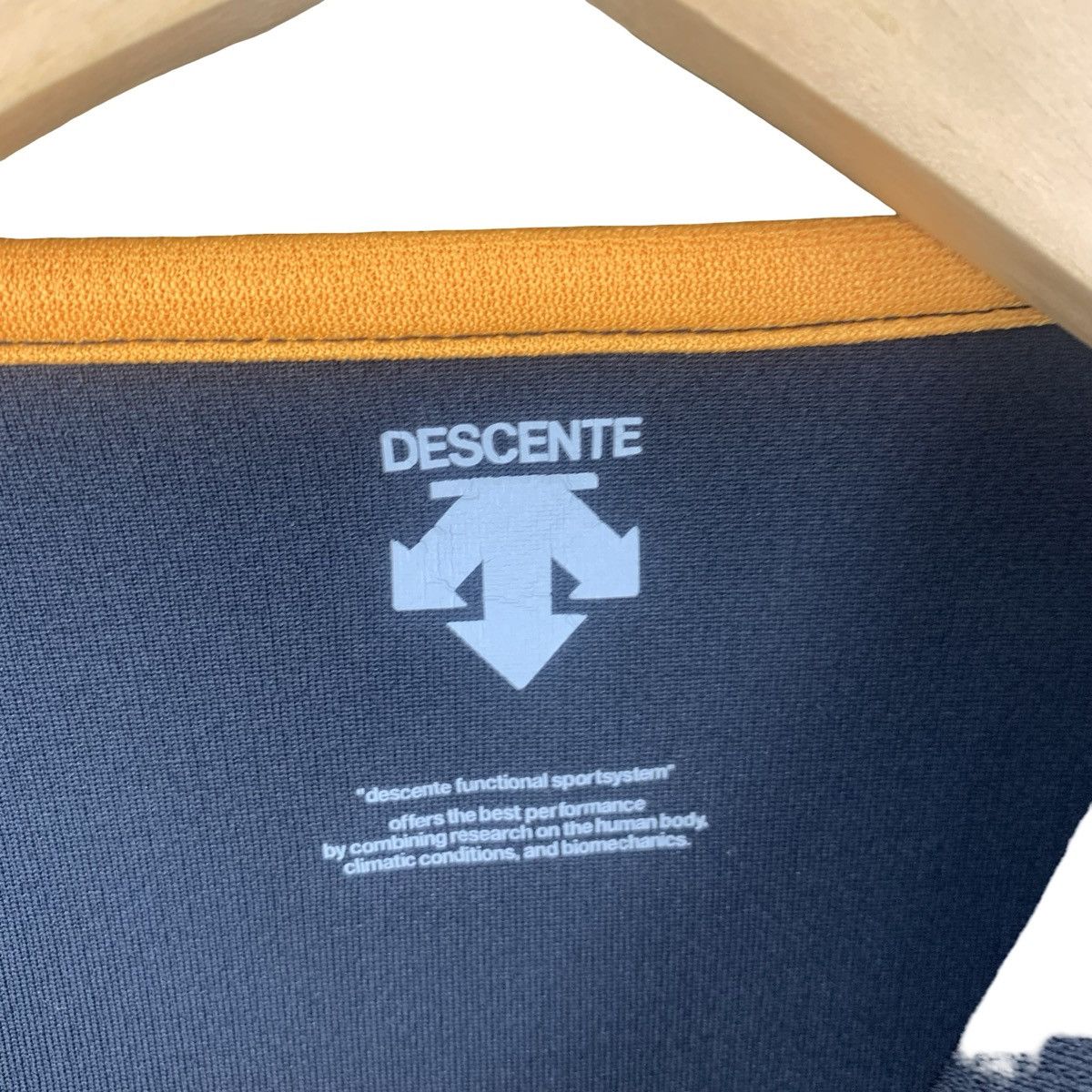 Descente DESCENTE SPORTS MAGIC Graphic Performance Athletic Tee Size US S / EU 44-46 / 1 - 8 Thumbnail