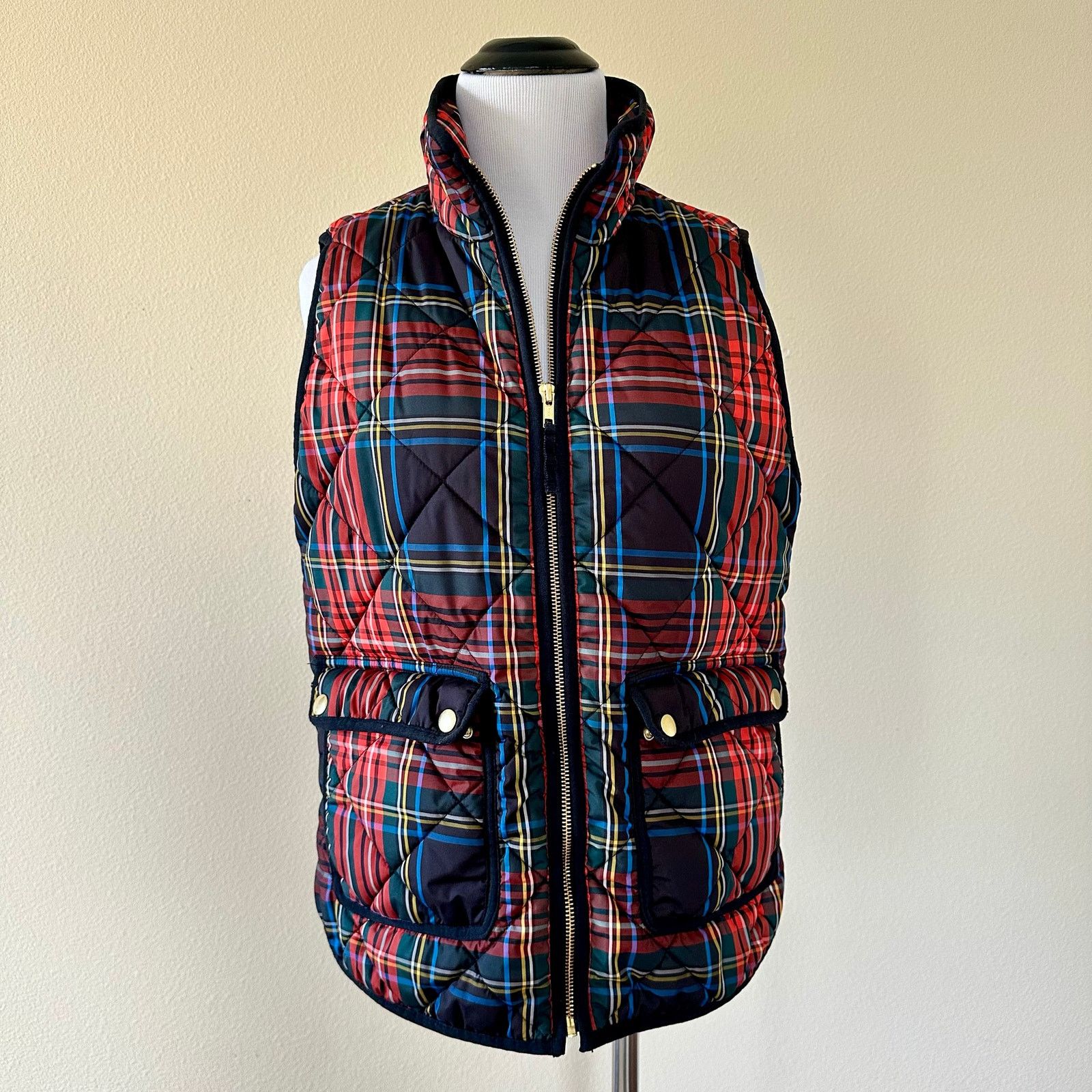 J.Crew J. Crew Stewart Tartan Plaid Holiday Quilted Vest Size S Size S / US 4 / IT 40 - 1 Thumbnail