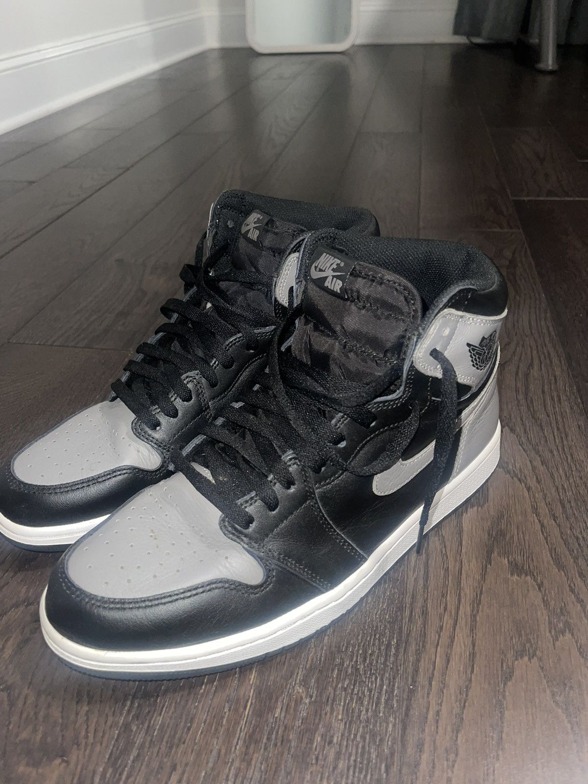 Jordan Brand Air Jordan 1 Retro “Shadows” Size US 11 / EU 44 - 4 Thumbnail