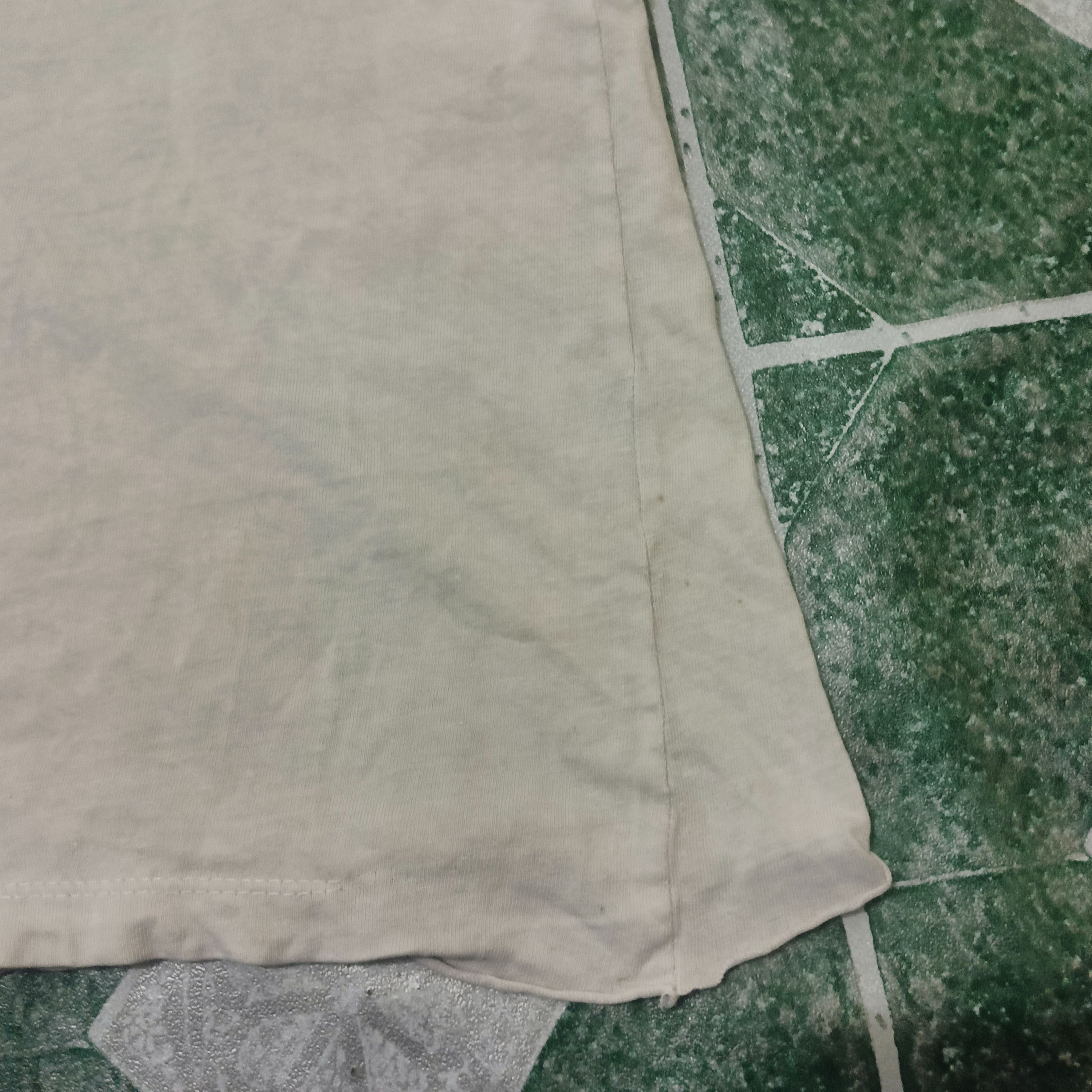 Anime VTG THRASHED Rare Japanese anima Totoro Distressed t shirt Size US M / EU 48-50 / 2 - 11 Thumbnail