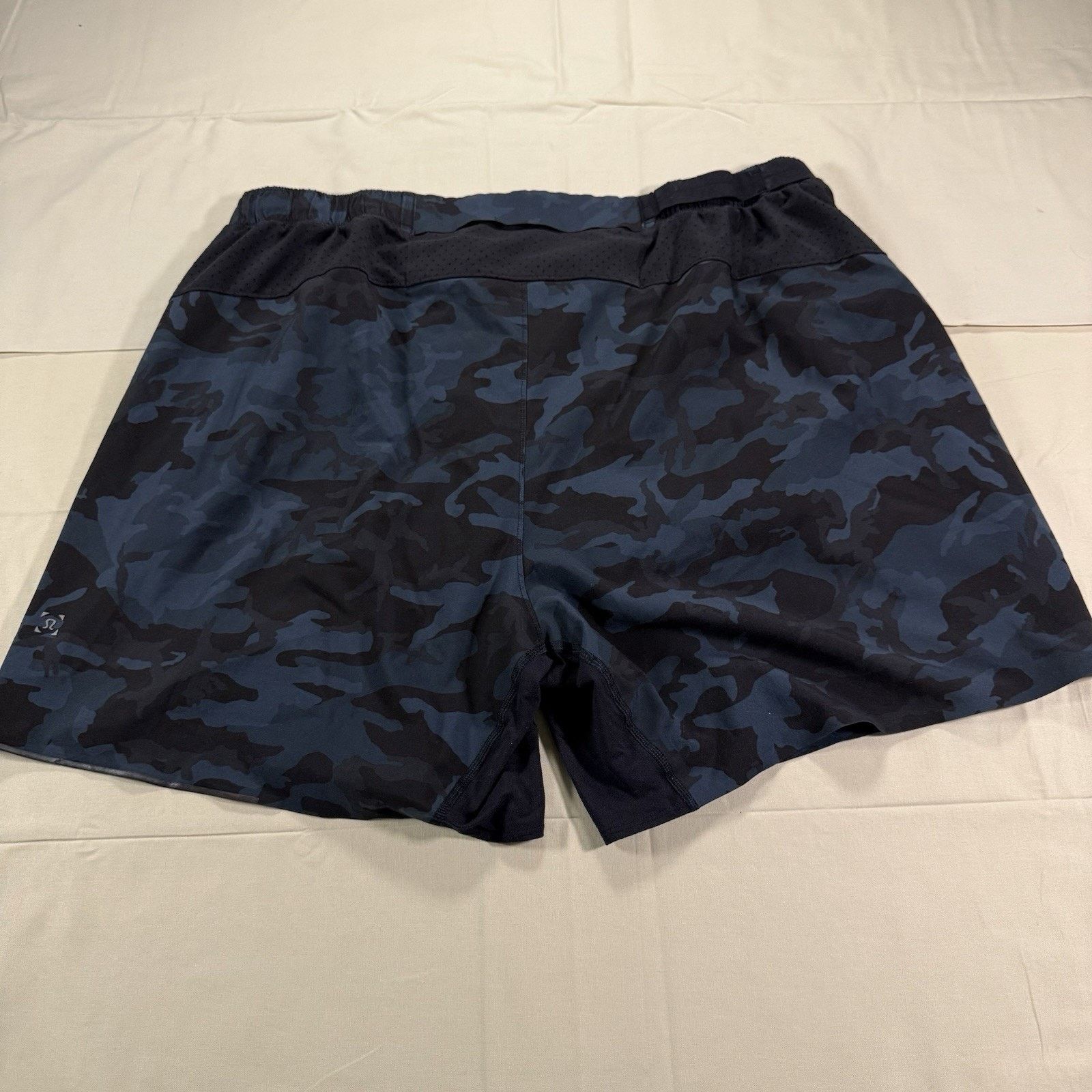 Lululemon Lululemon Mens Surge Lined Running Shorts Blue Camo Size XL Size US 40 / EU 56 - 4 Thumbnail