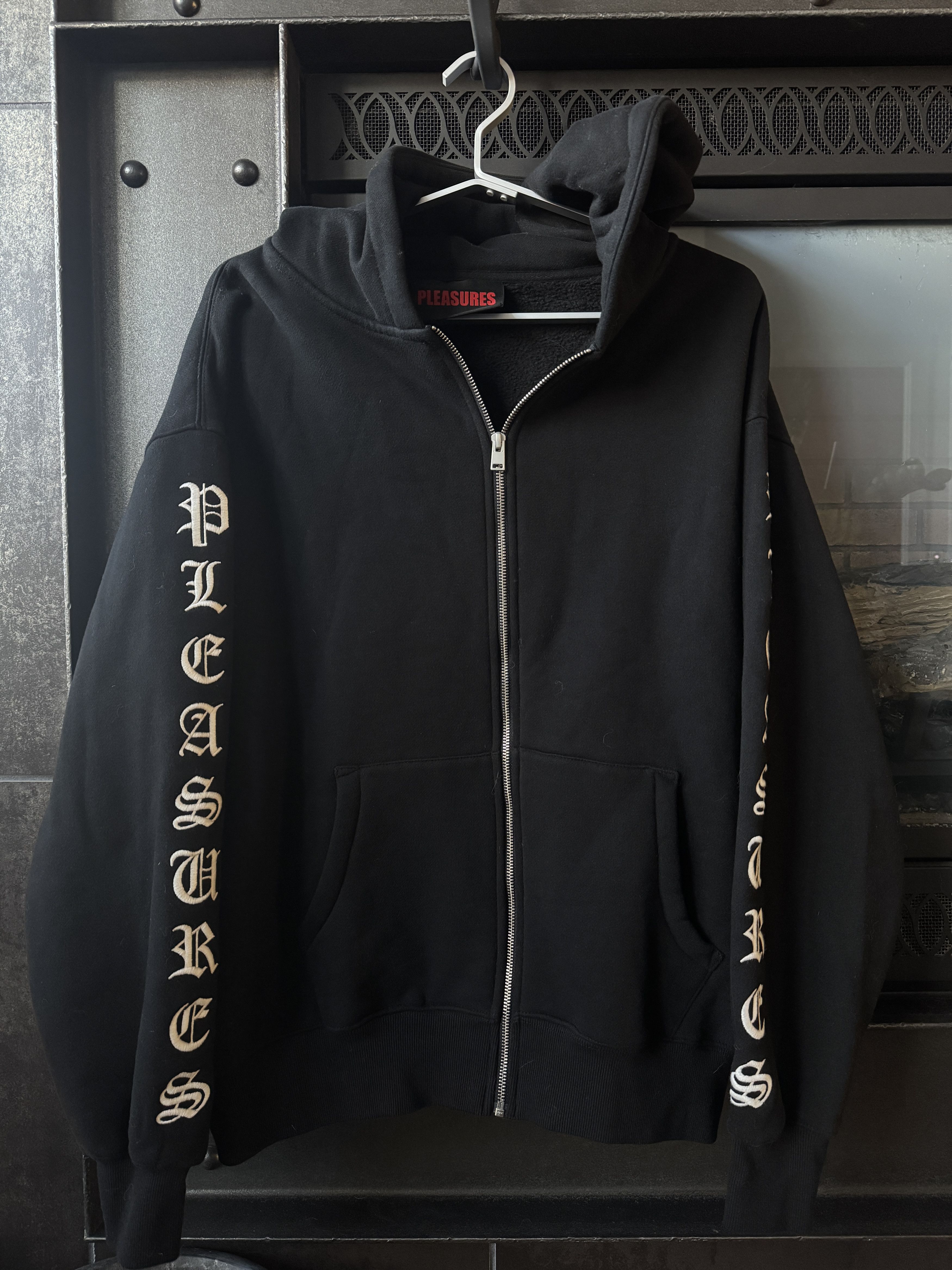 BRAND NEW TAGS ON Pleasures Script Hoodie XL