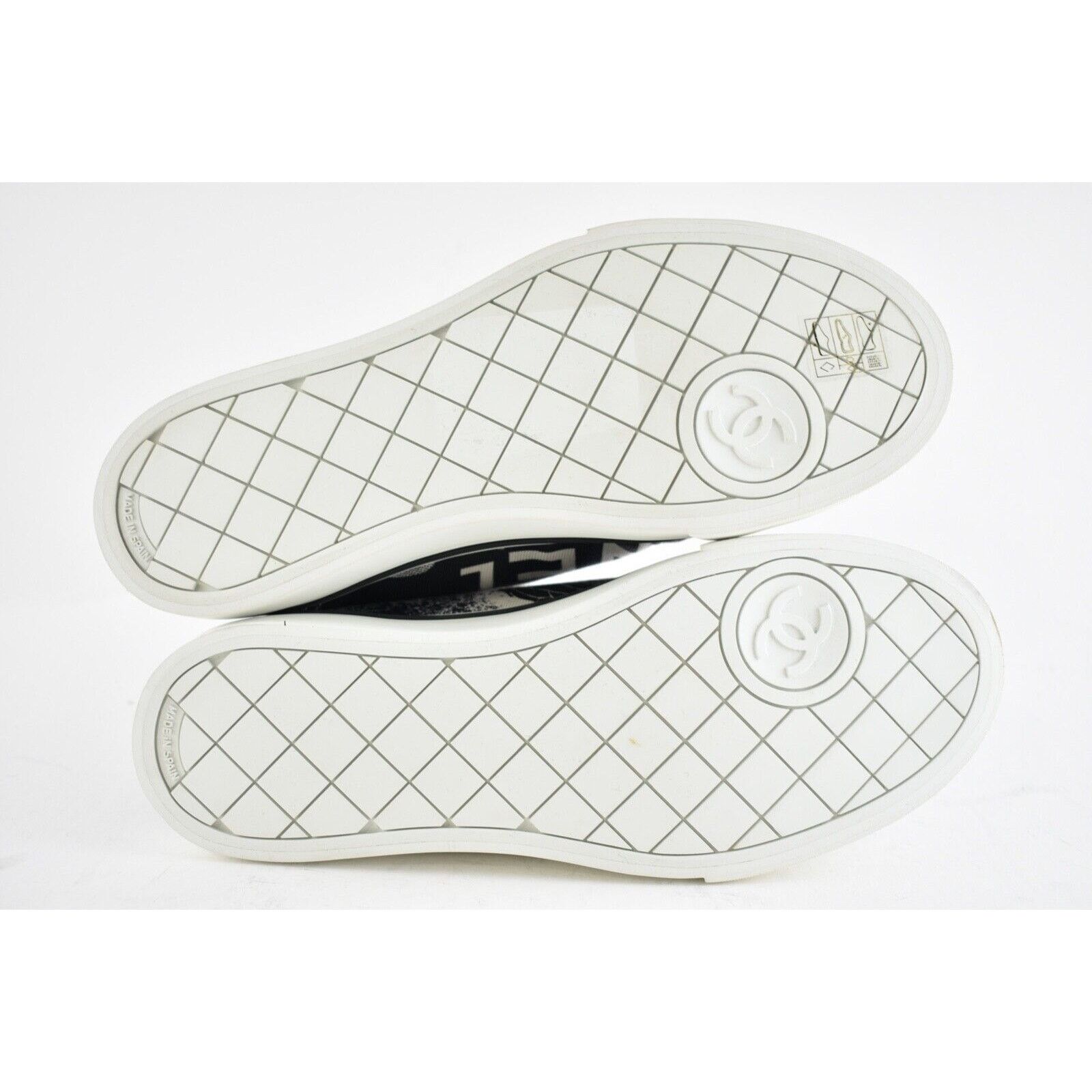 Chanel 20P Fabric CC Logo Flat High Top Runner Trainer Sneaker 37 Size US 7 / IT 37 - 10 Thumbnail