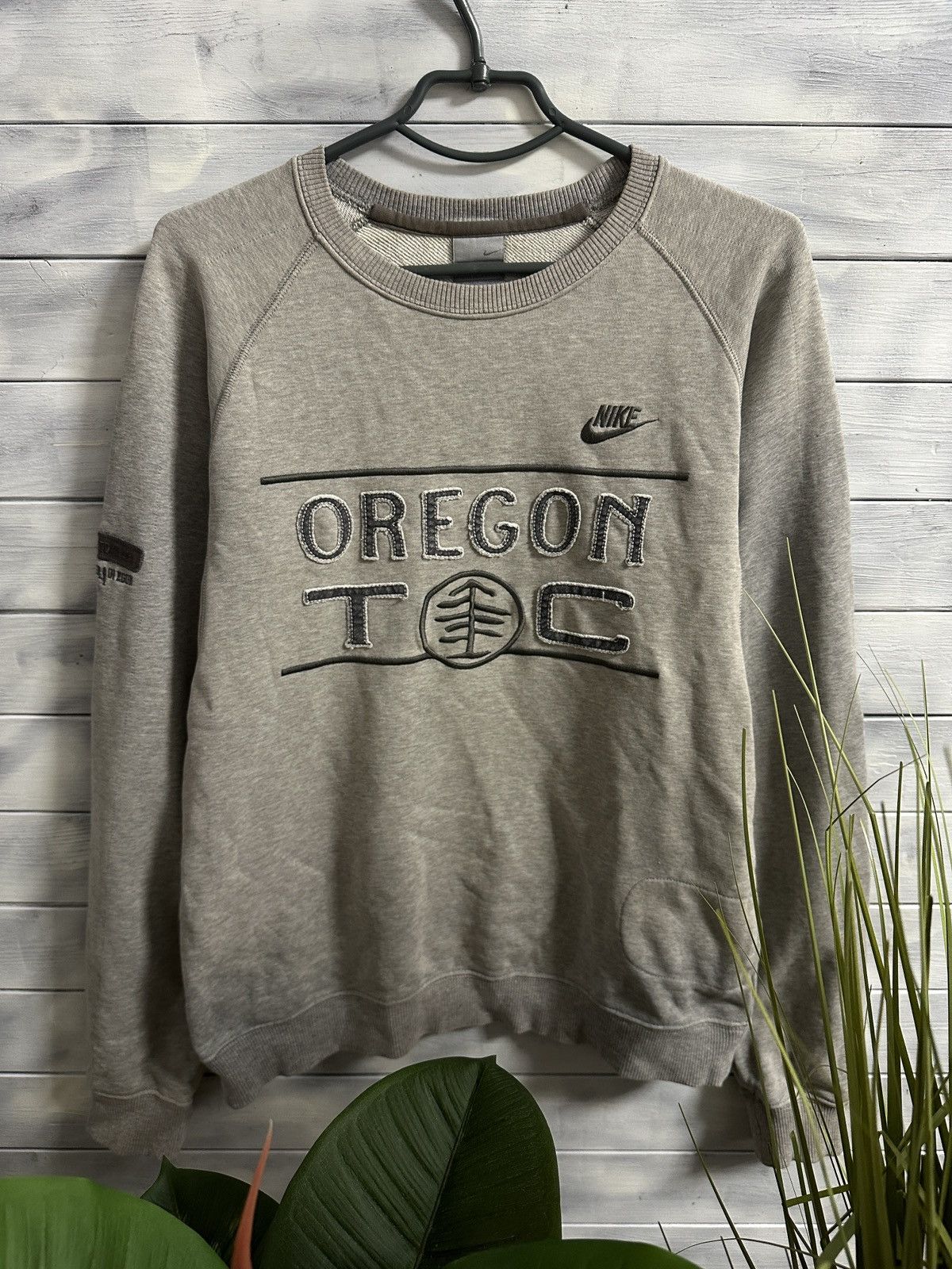 Vintage Very Rare Vintage Sweatshirt Nike Oregon Swoosh Y2K Size US S / EU 44-46 / 1 - 1 Thumbnail