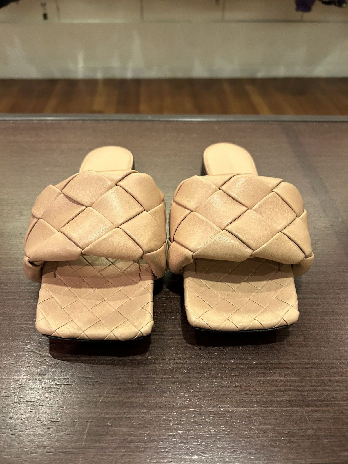 Bottega Veneta Bottega Veneta Lido Intrecciato Flat Sandals Cream Size US 11 / IT 41 - 5 Thumbnail