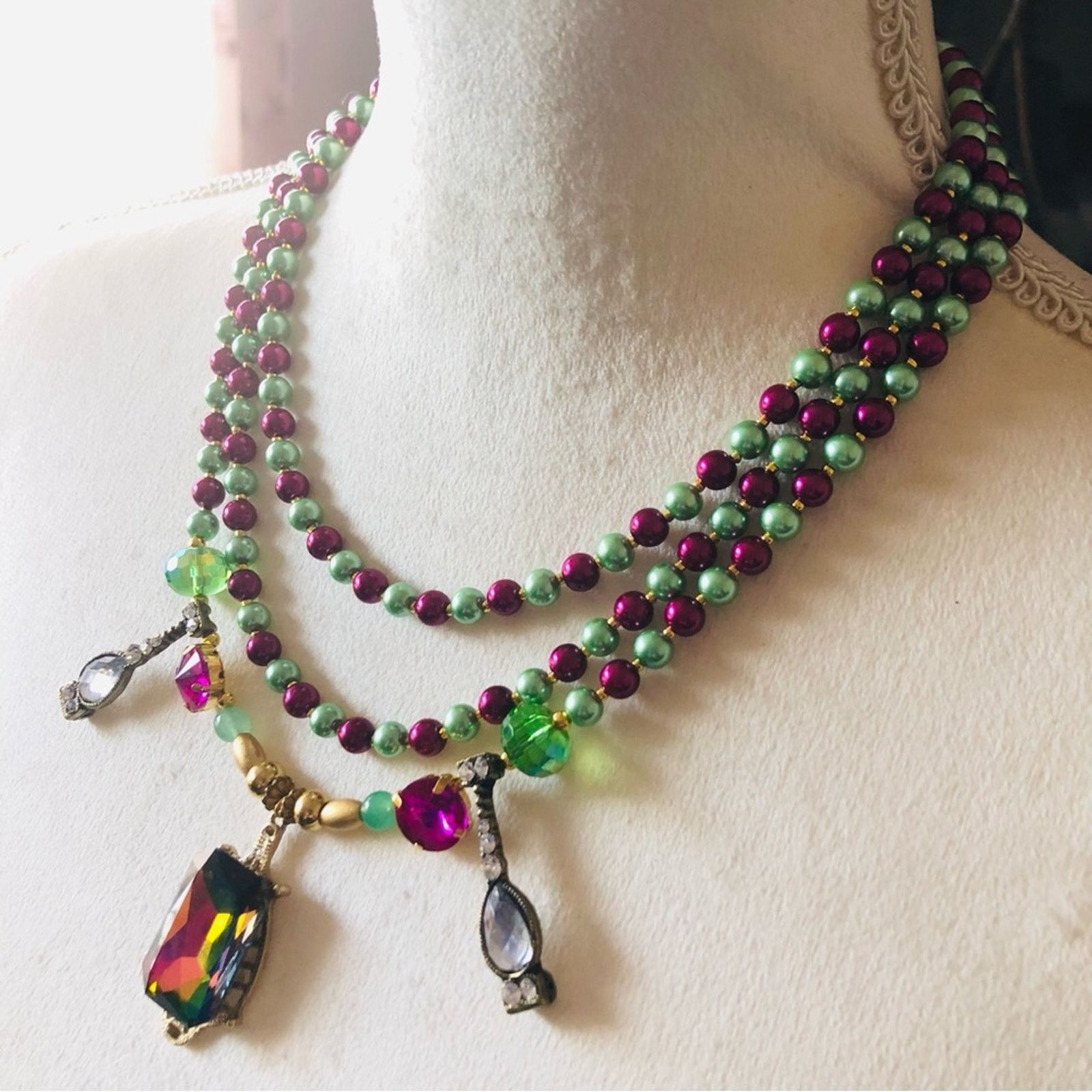 Handmade Handcrafted repurpose fuchsia and green glass Pearl necklace Size ONE SIZE - 5 Thumbnail