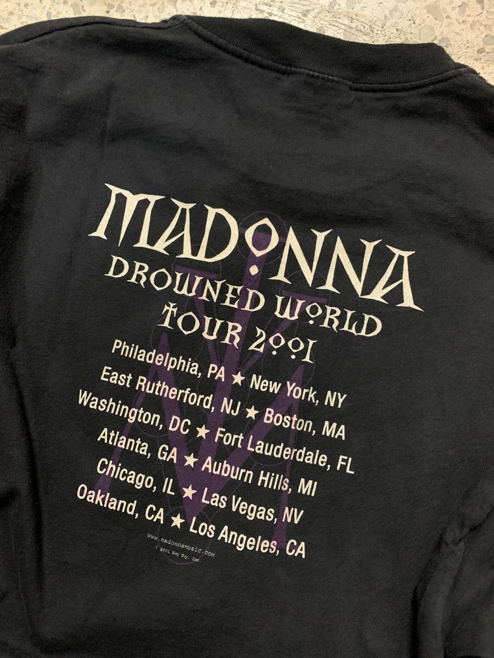 Vintage Madonna 2001 Tour Tee Size US L / EU 52-54 / 3 - 5 Thumbnail