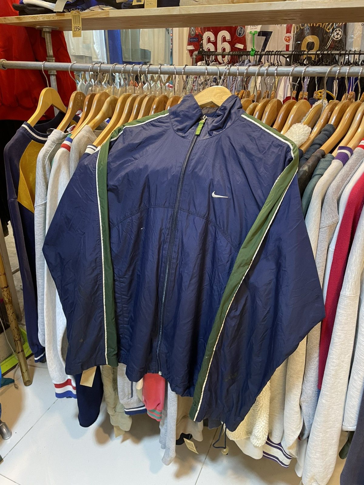 Nike Vintage Nike Windbreaker Jacket Size US M / EU 48-50 / 2 - 1 Thumbnail