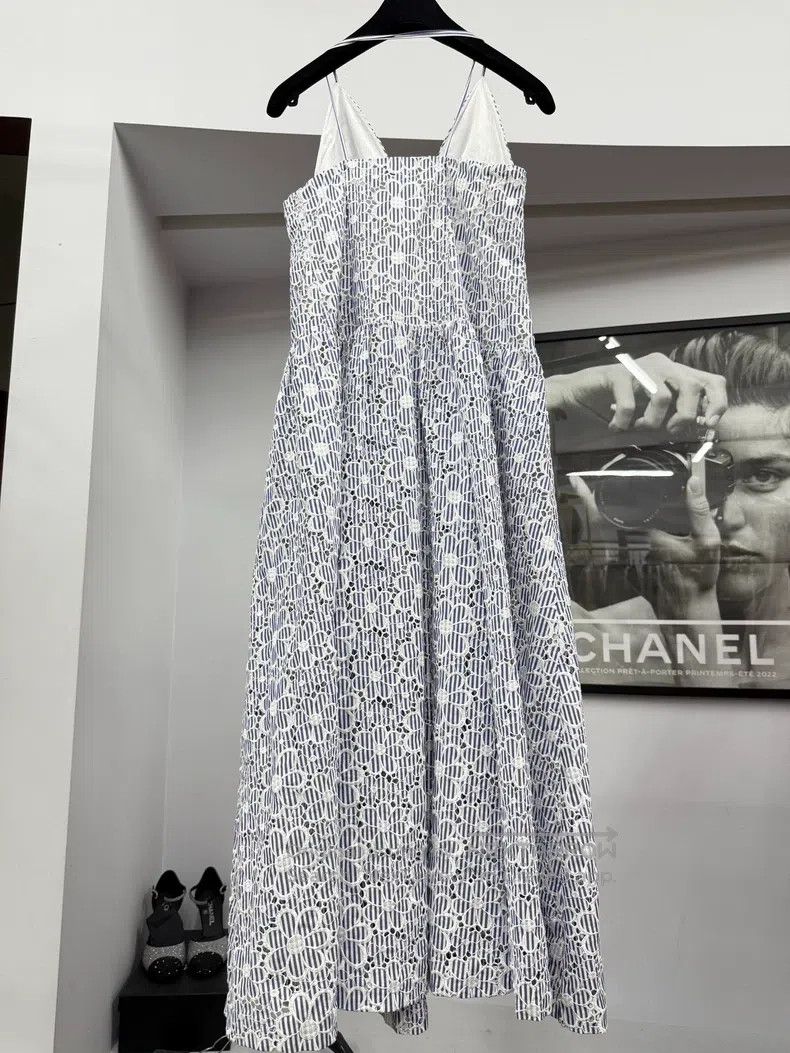 Chanel Chanel 25C Early Spring Holiday Embroidered Flower Strap D Size XS / US 0-2 / IT 36-38 - 3 Thumbnail