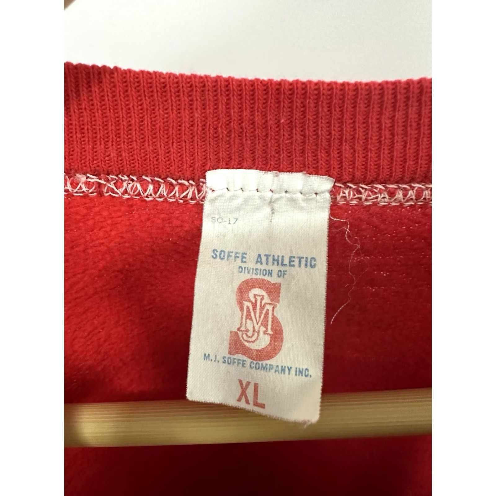 Vintage VTG 70s Neubrucke Germany Eagle Bundeswappen Raglan Soft Worn Sweatshirt XL Red Mens Pullover Fade Raglan Vintage Sweatshirt Size US XL / EU 56 / 4 - 6 Thumbnail