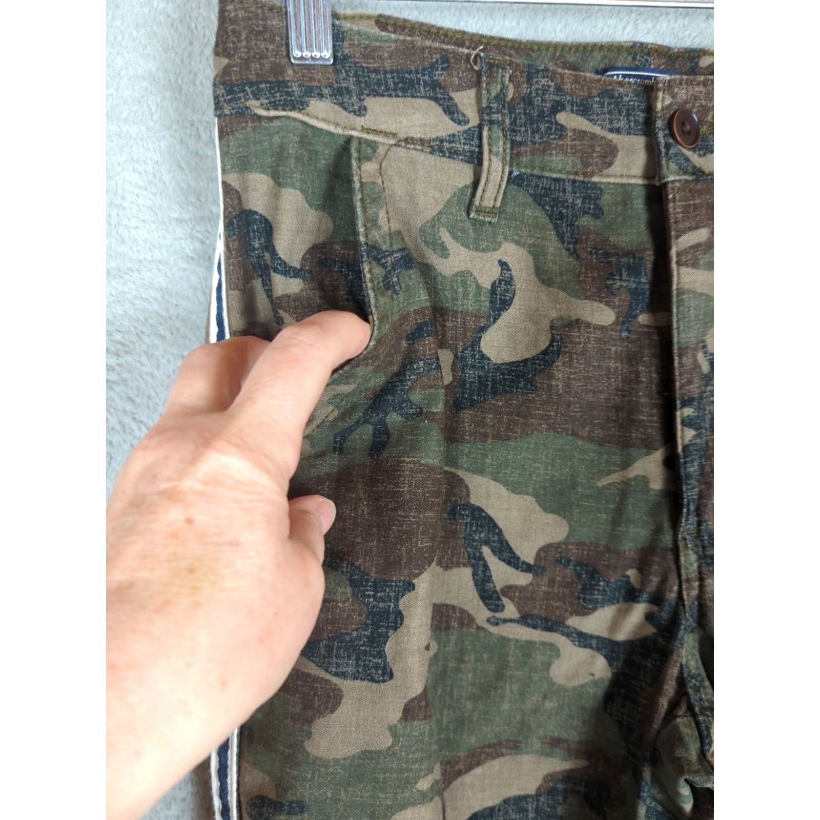 Abercrombie & Fitch Abercrombie & Fitch Annie High Rise Ankle Straight Camo Pants 26/2R Womens Regular Size 2 Green Camouflage Casual All Seasons Size 26" / US 2 / IT 38 - 2 Thumbnail