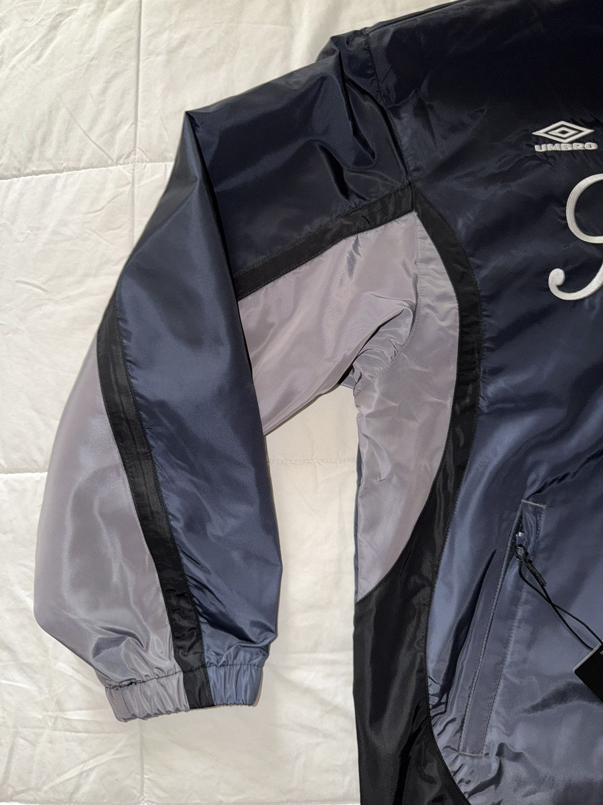 Supreme × Umbro Supreme x Umbro Gradient Track Jacket – Black (Size Small) Size US S / EU 44-46 / 1 - 6 Thumbnail