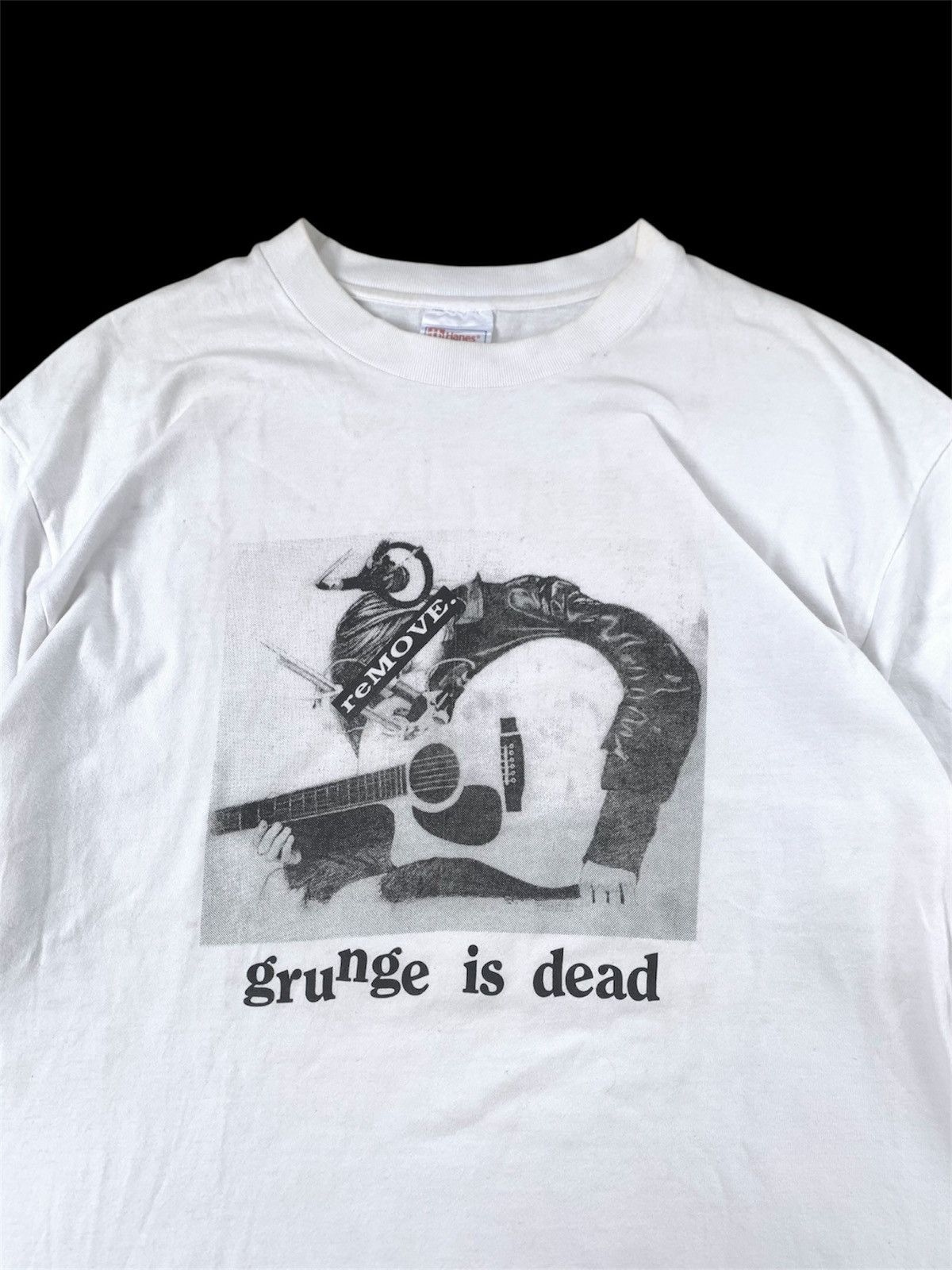 Vintage Vintage 2000s Kurt Cobain Grunge Is Dead Band Tee Nirvana Size US L / EU 52-54 / 3 - 2 Thumbnail