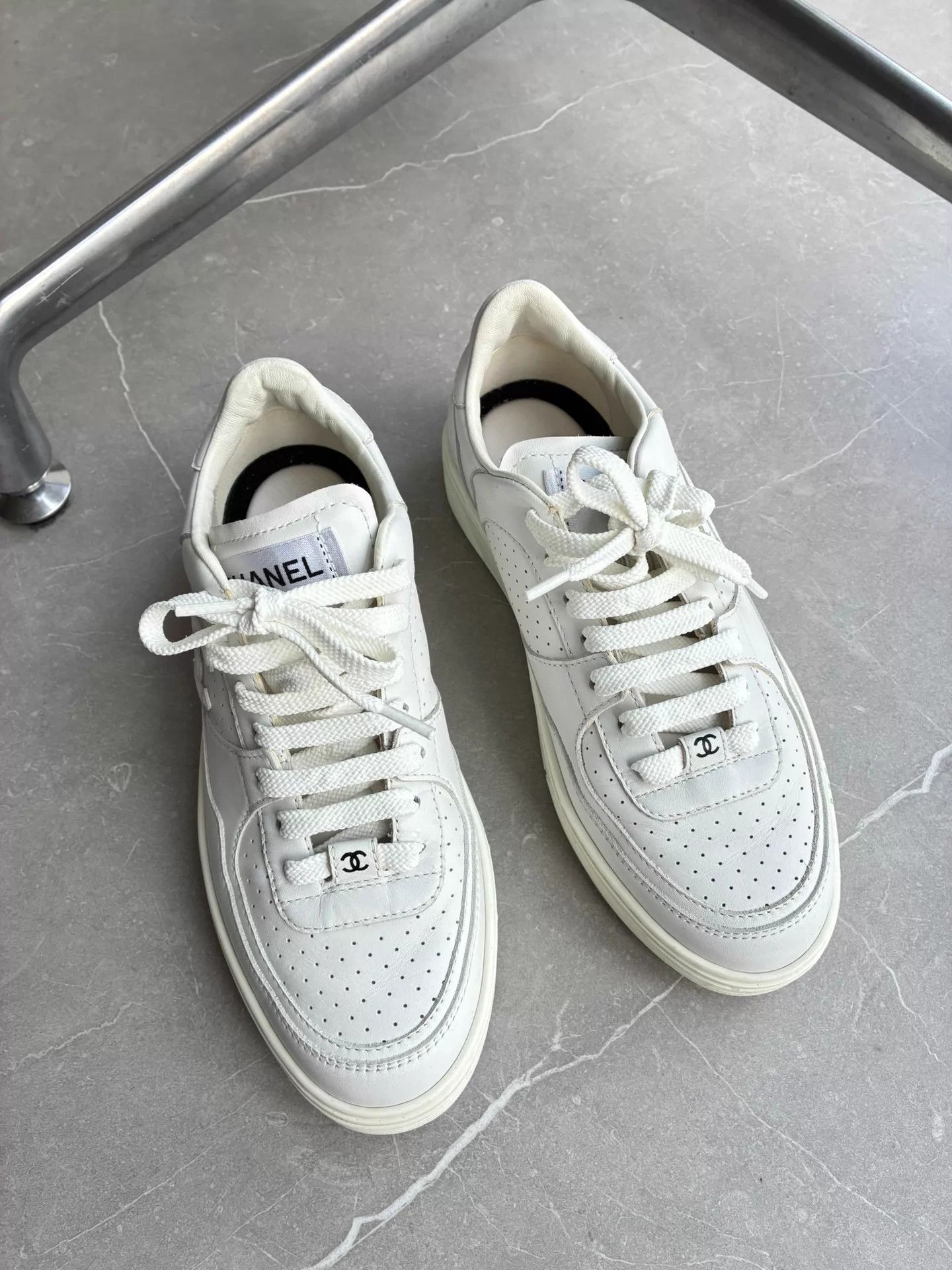 Chanel Chanel 23A White Leather Sneaker 36.5 Size US 6 / IT 36 - 3 Thumbnail