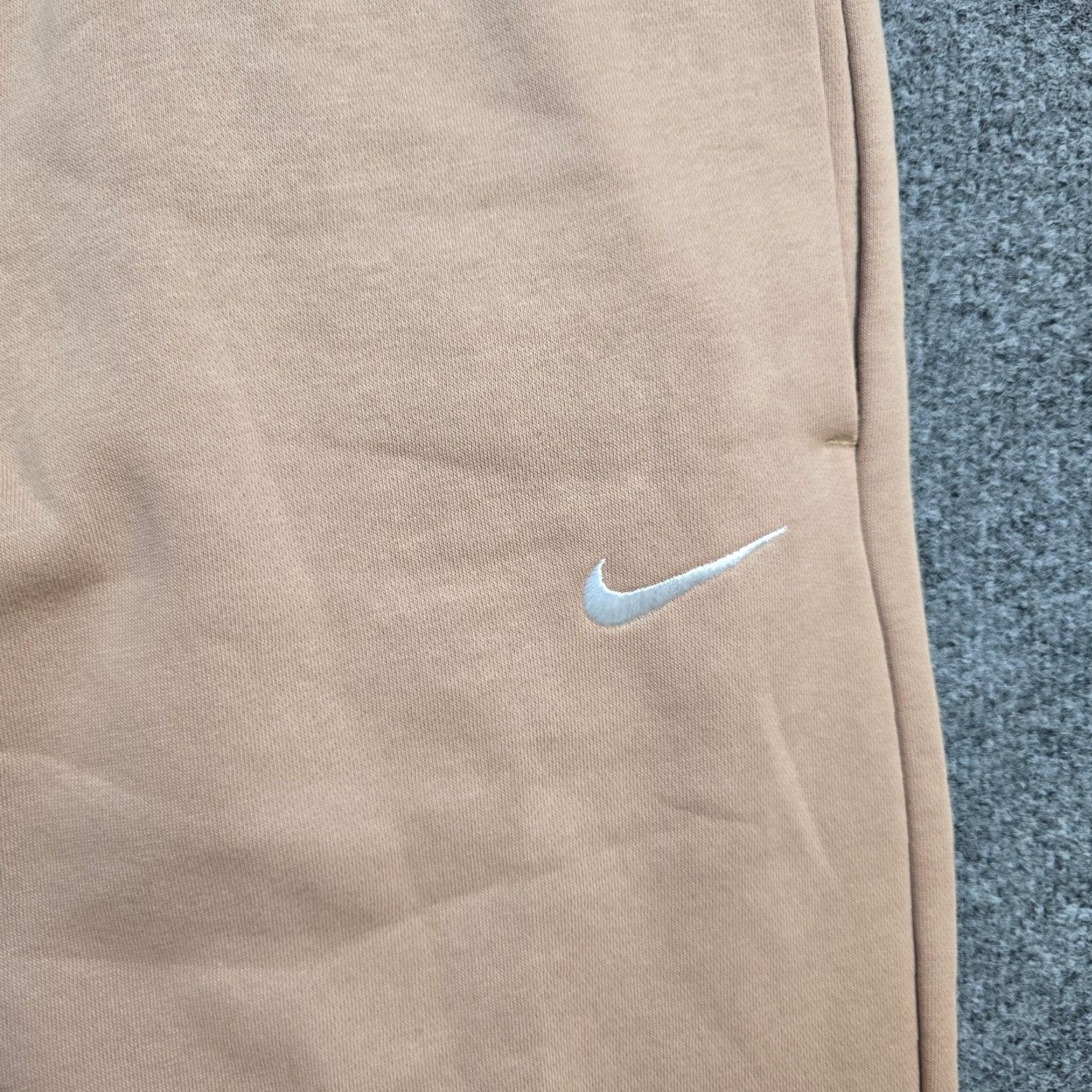 Nike Nike Pants Sweatpants Womens 2XL Beige Phoenix Fleece Pull On Lounge Casual Wide-Leg Pockets Size 40" / US 18 - 4 Thumbnail