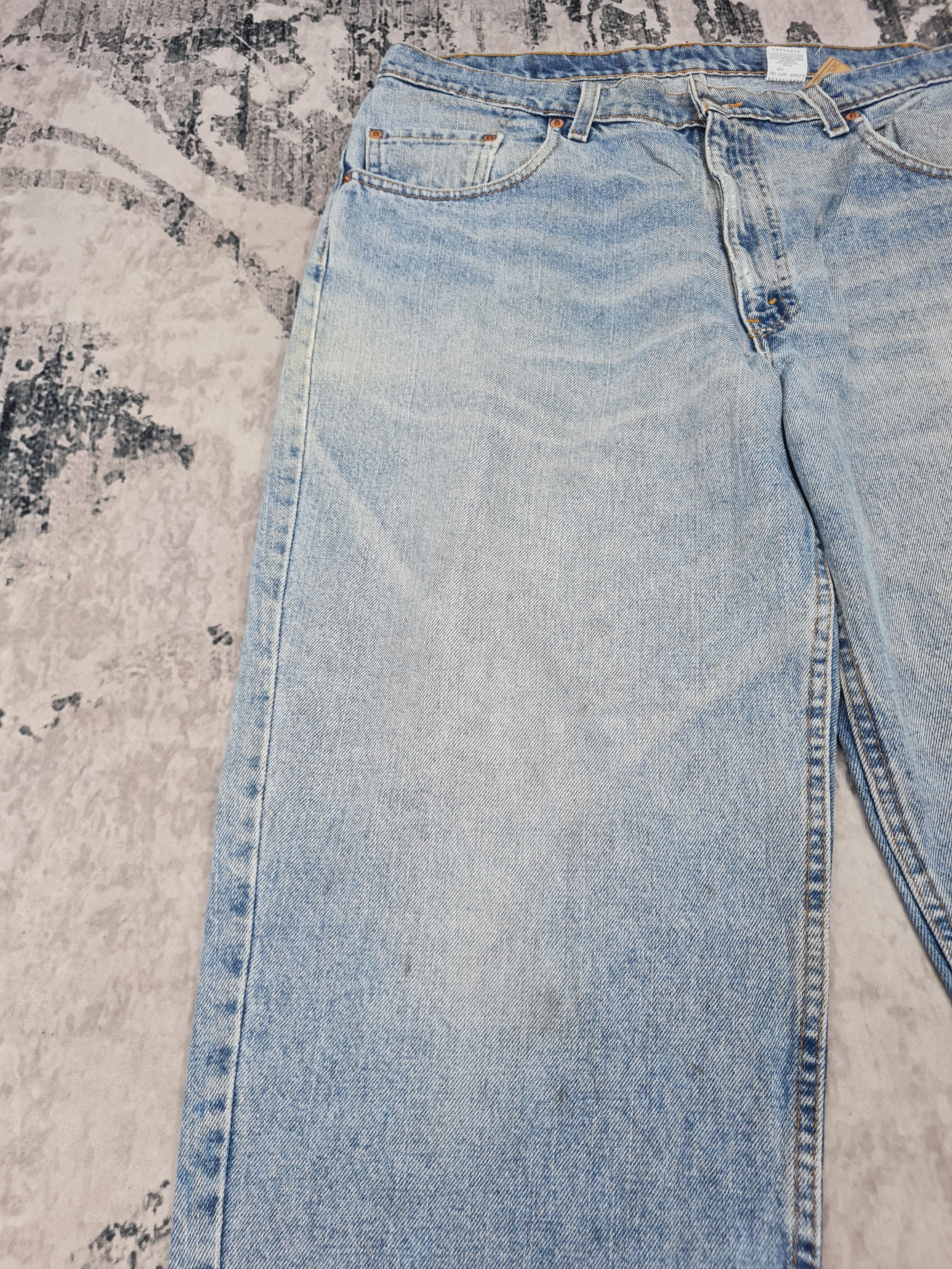 Levi's Vintage Clothing Vintage 90's LEVIS Light Blue Stain Jeans L0352 Size 34X33 Size US 34 / EU 50 - 4 Thumbnail