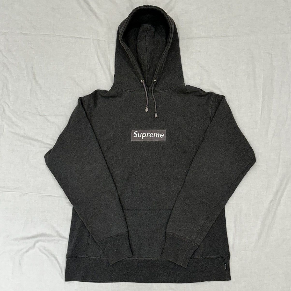 Supreme 2001 Dark Grey Box Logo Hoodie Size US L / EU 52-54 / 3 - 1 Thumbnail