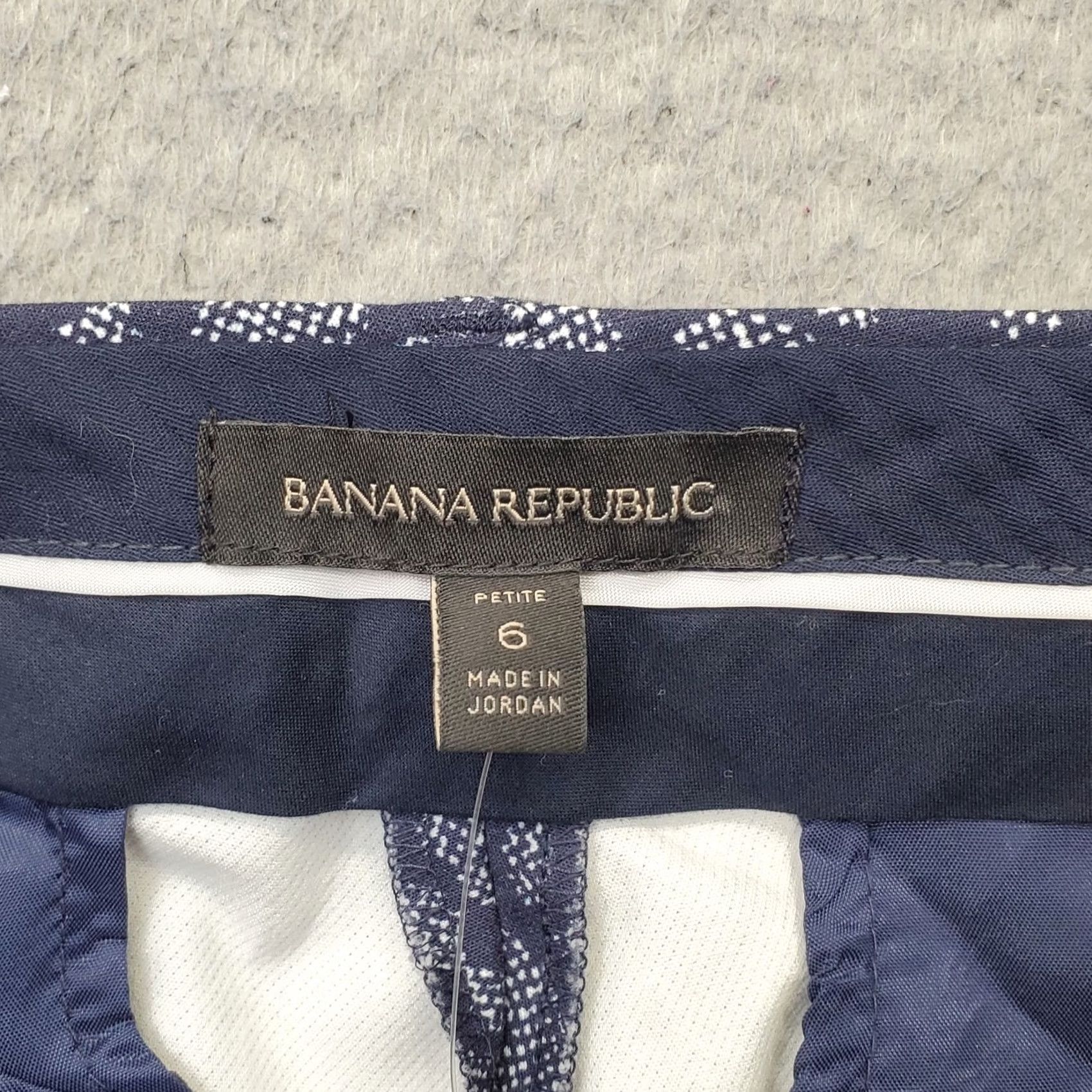 Banana Republic Banana Republic Womens 6P Chino Pants: Multi Animal Print Stretch Easy Care 27.25" Inseam Flat Front Pockets Regular 31.5" Waist 36.25" Outseam Size 28" / US 6 / IT 42 - 7 Thumbnail